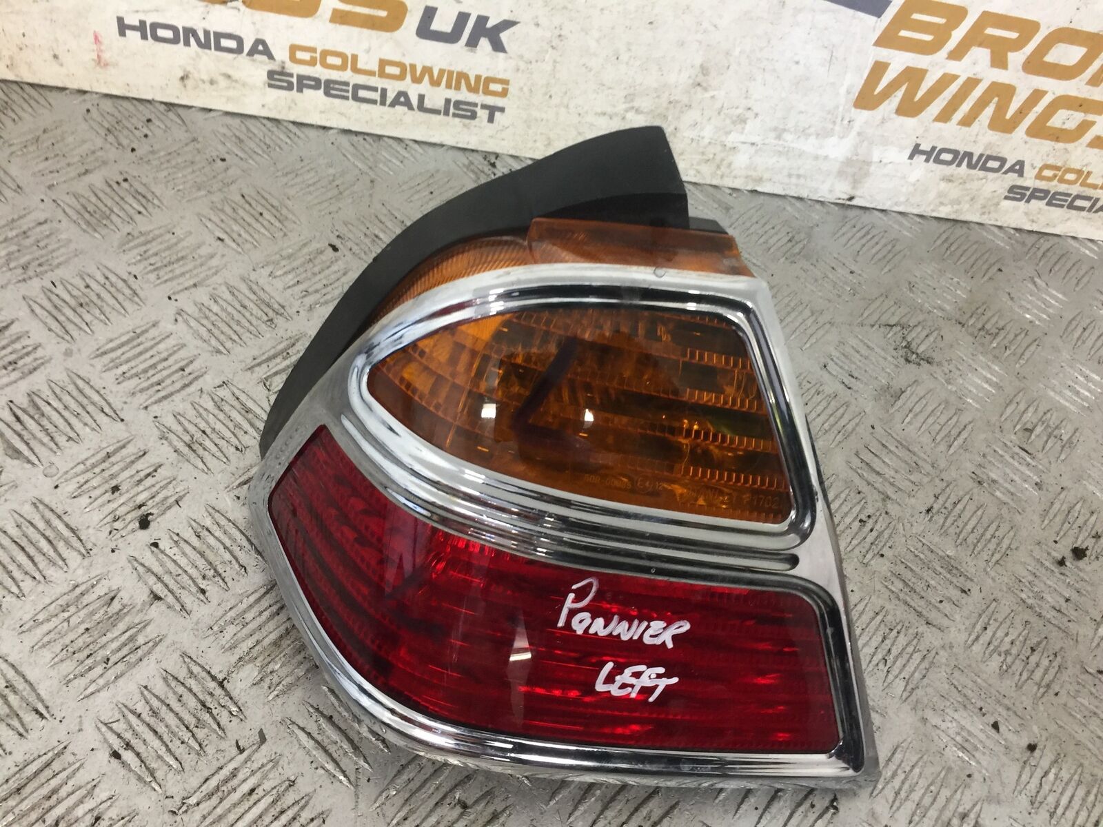 HONDA GL1800 GL 1800 LEFT PANNIER LIGHT  YEAR 2004-10 ABS (STOCK 890)