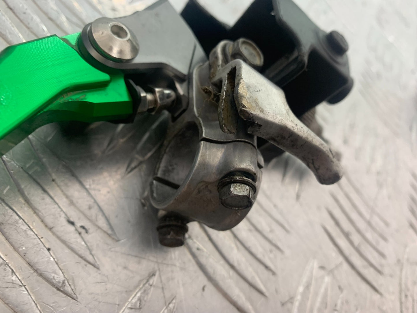 KAWASAKI KXF250 KXF 250 CLUTCH LEVER AND BRACKET   YEAR 2006-2008 (CMB1309)