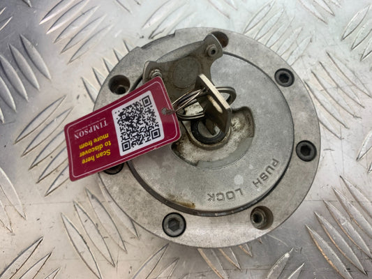 HONDA VFR750 VFR 750 F PETROL CAP AND KEY   YEAR 1994-1997 (CMB1156)