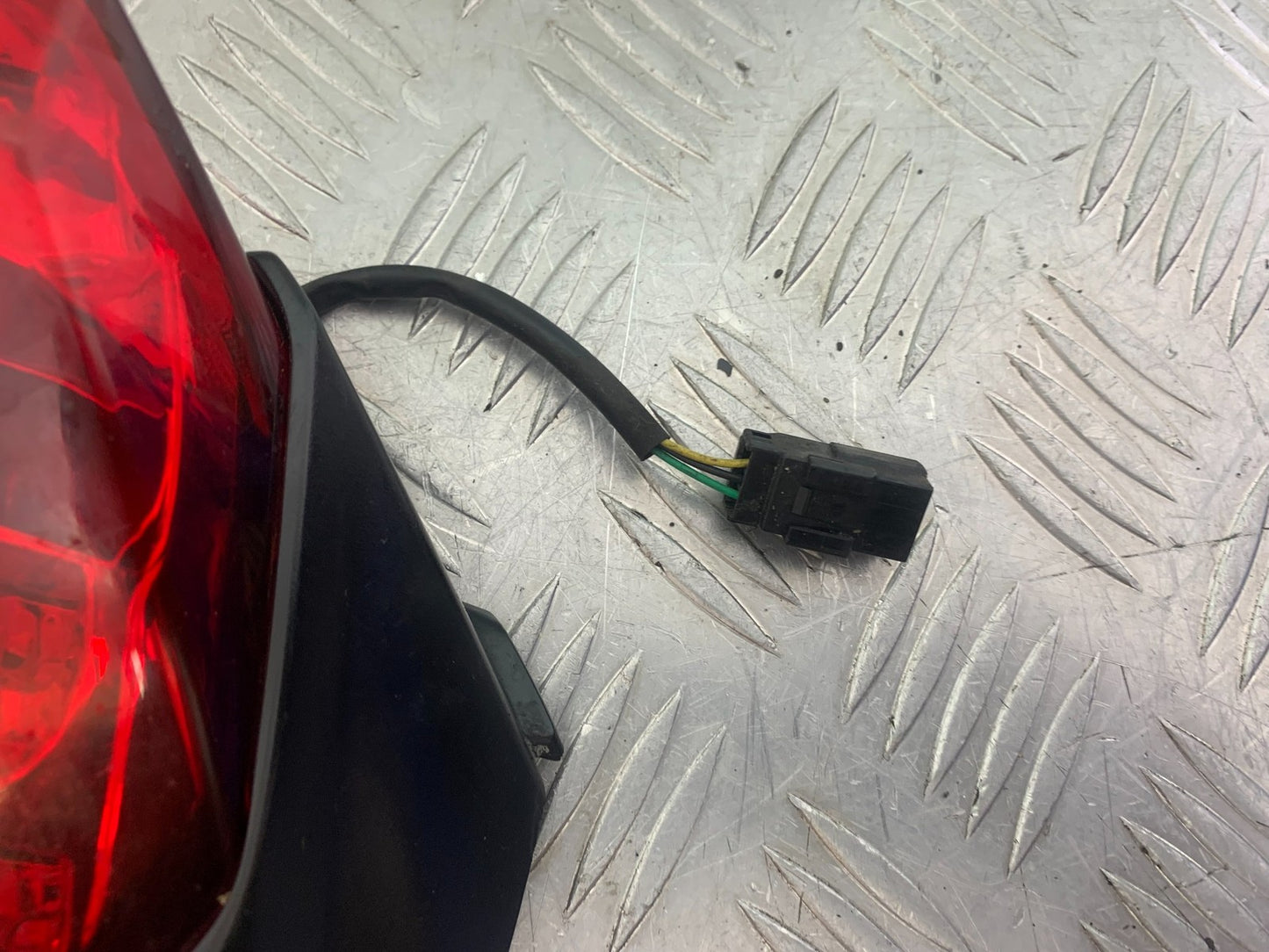 TRIUMPH 675 STREET TRIPLE REAR LIGHT    2013-2016 (CMB1186)