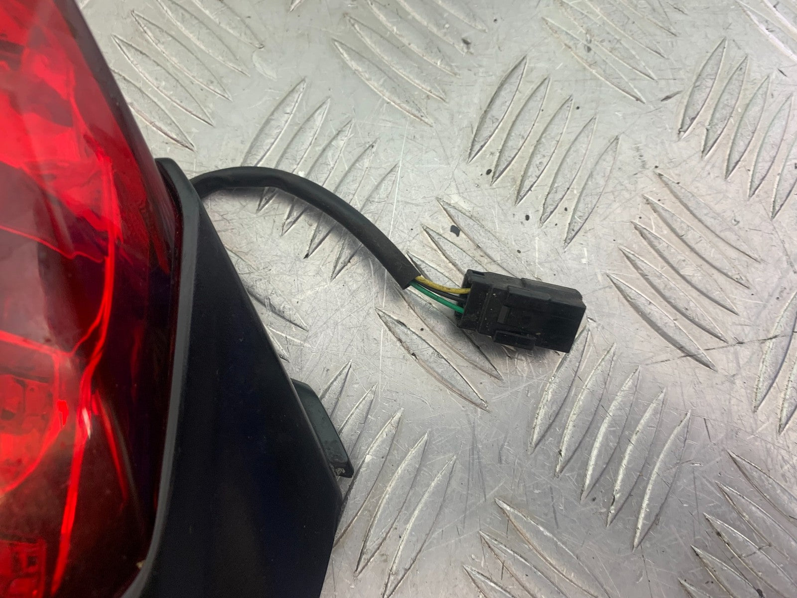 TRIUMPH 675 STREET TRIPLE REAR LIGHT    2013-2016 (CMB1186)