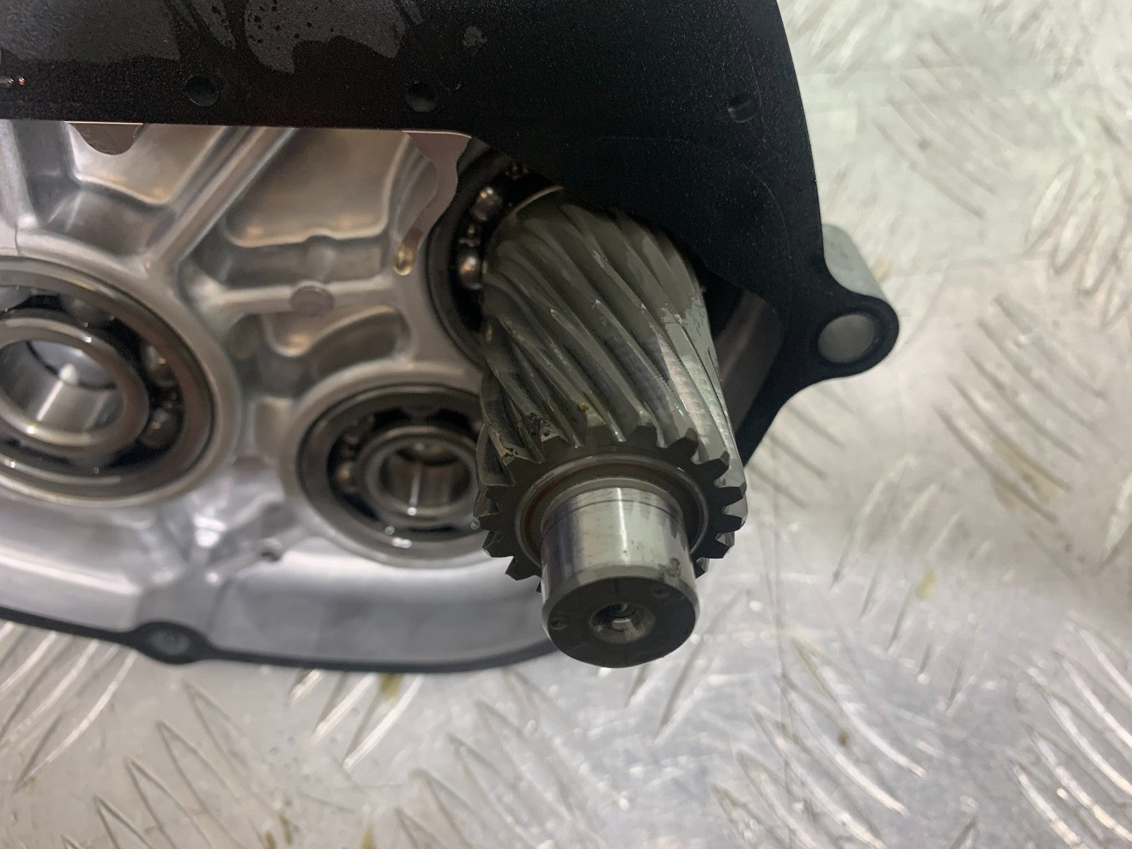 YAMAHA XMAX 300 OUTPUT SHAFT AND COVER   YEAR 2017-2020 (CMB1218)