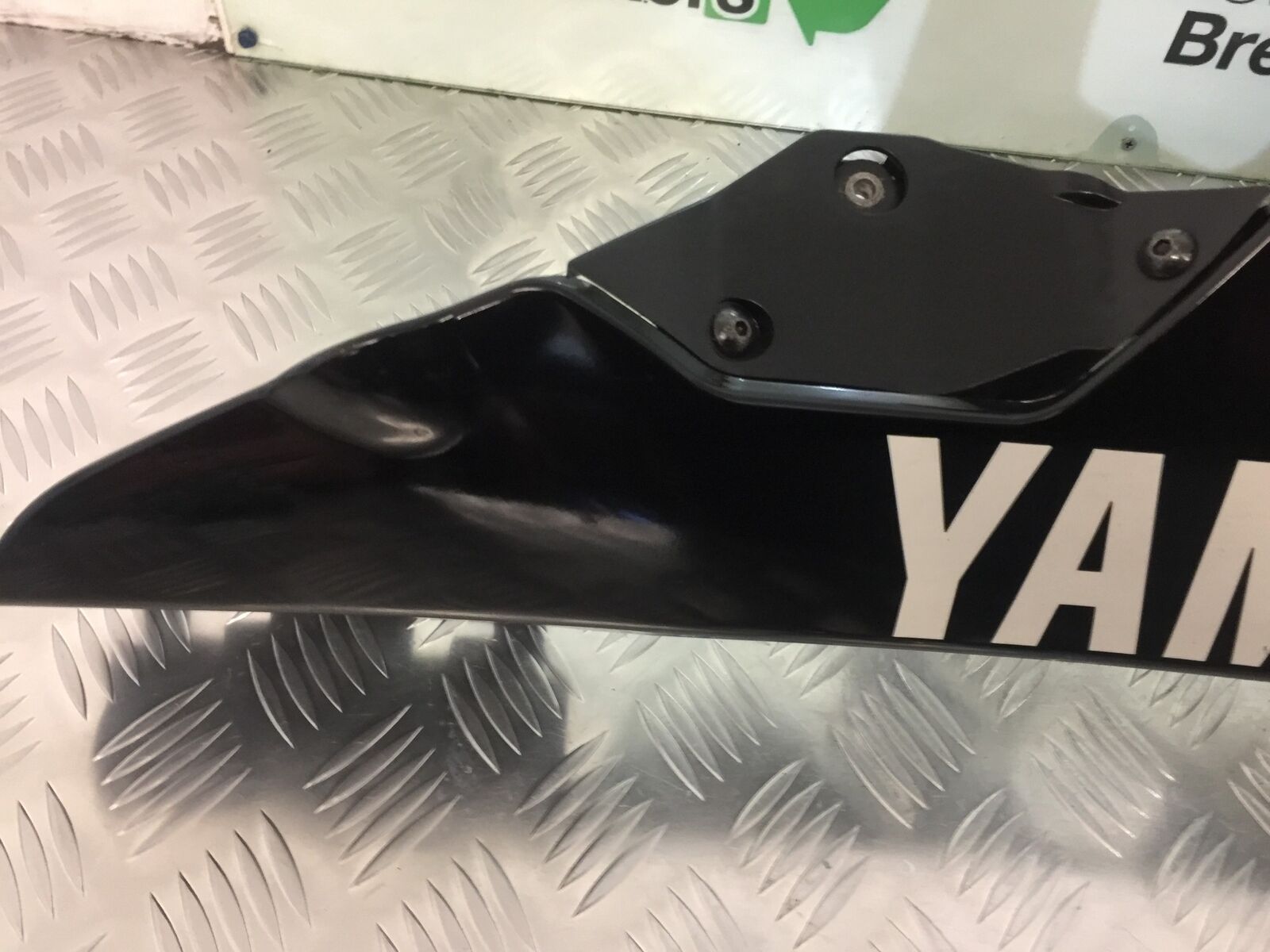 YAMAHA R6 RIGHT BELLYPAN  YEAR 2004-2005 (STOCK 931)