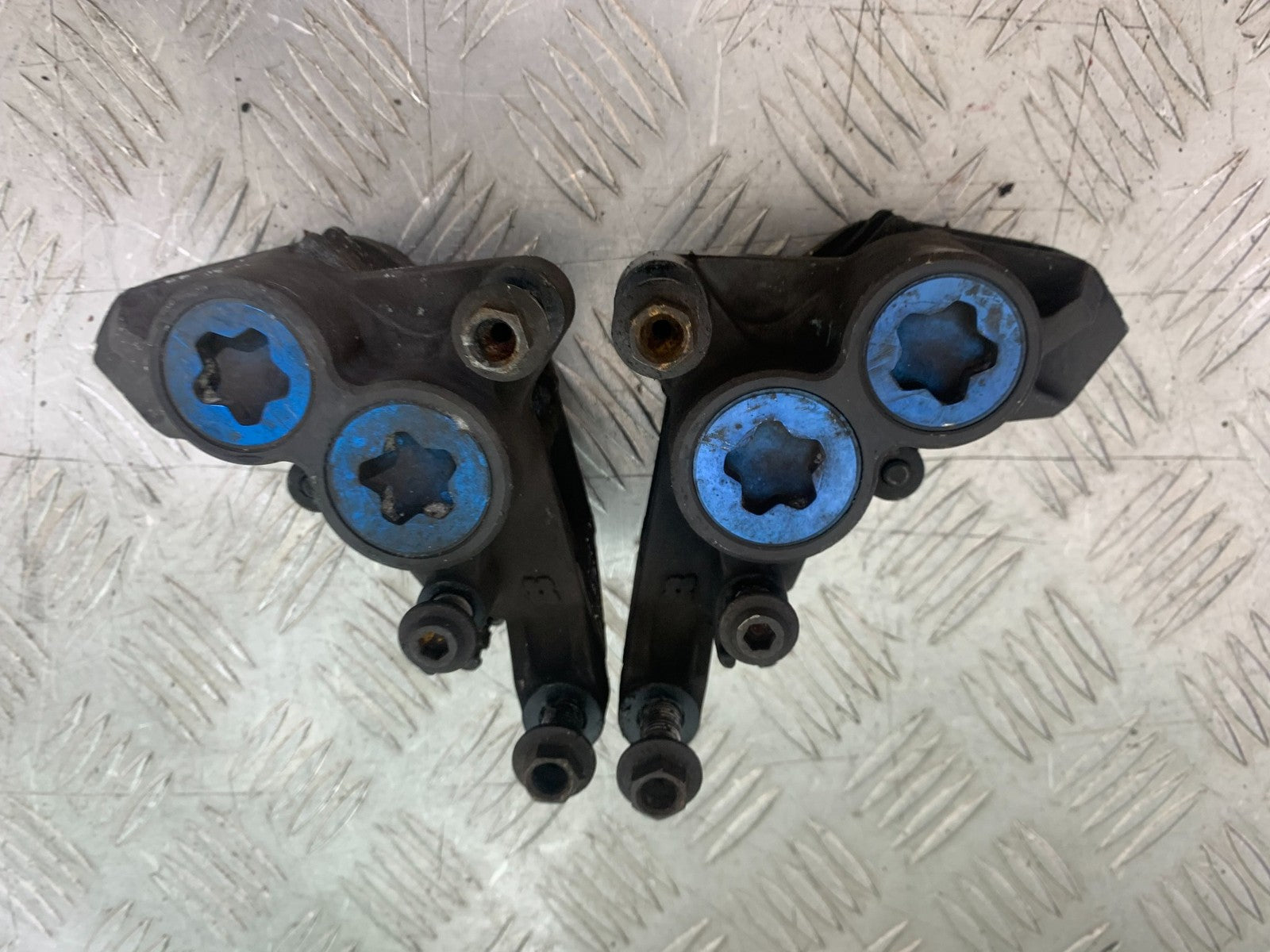YAMAHA YZF1000 THUNDERACE FRONT BRAKE CALIPERS YEAR 1997-2000 (CMB1204)