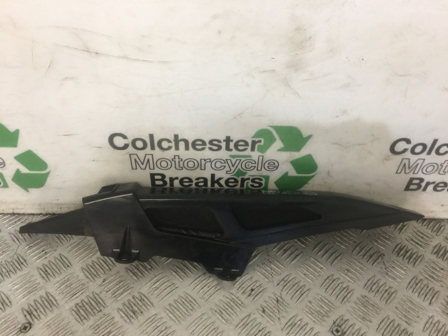 HONDA CRF1000 AFRICA TWIN RIGHT SEAT PANEL  YEAR 2016-2019 (STOCK 695)