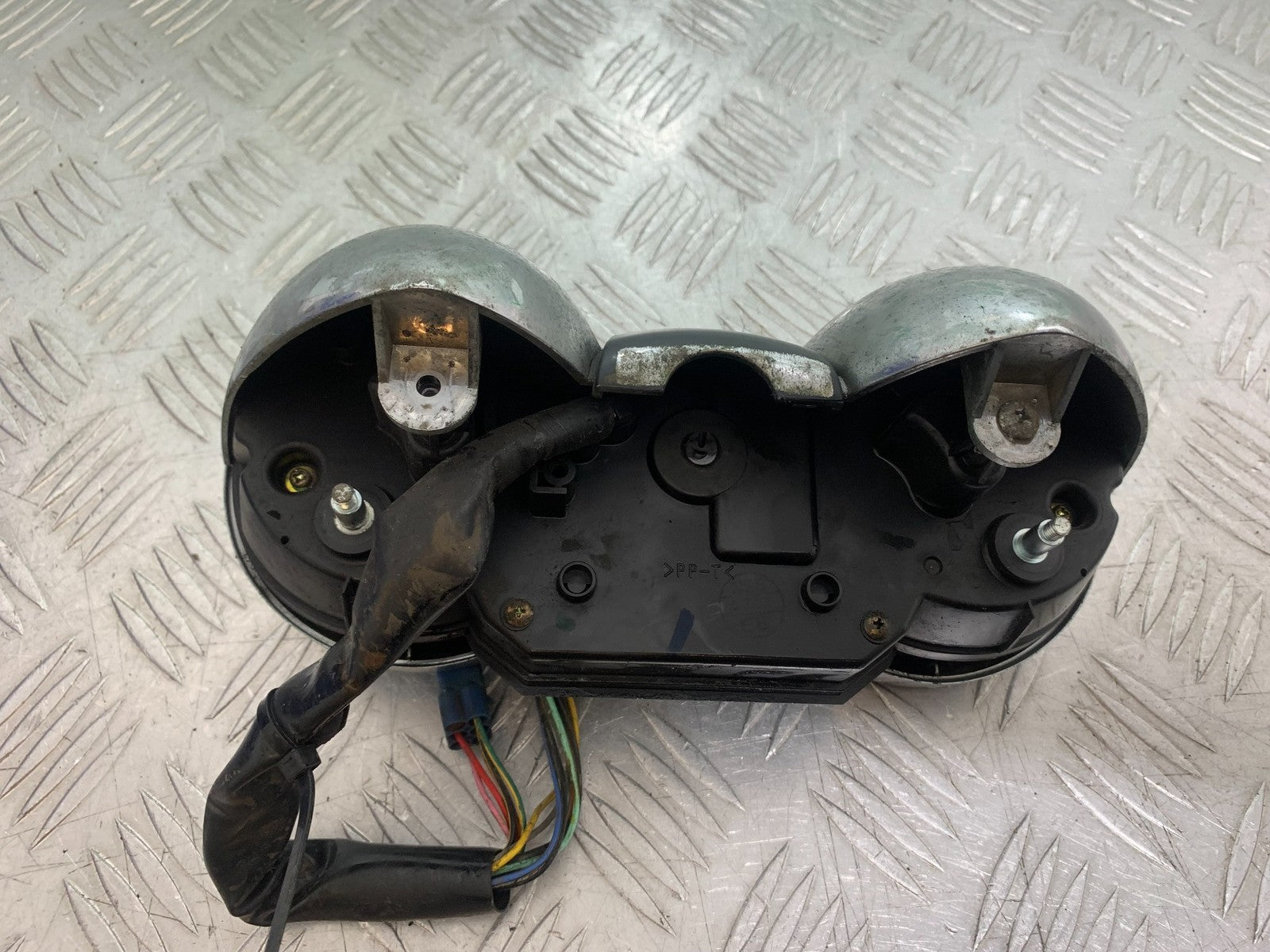 SUZUKI GSF600 GSF 600 BANDIT CLOCKS SPEEDO DASH  2000-2004 (CMB1269)