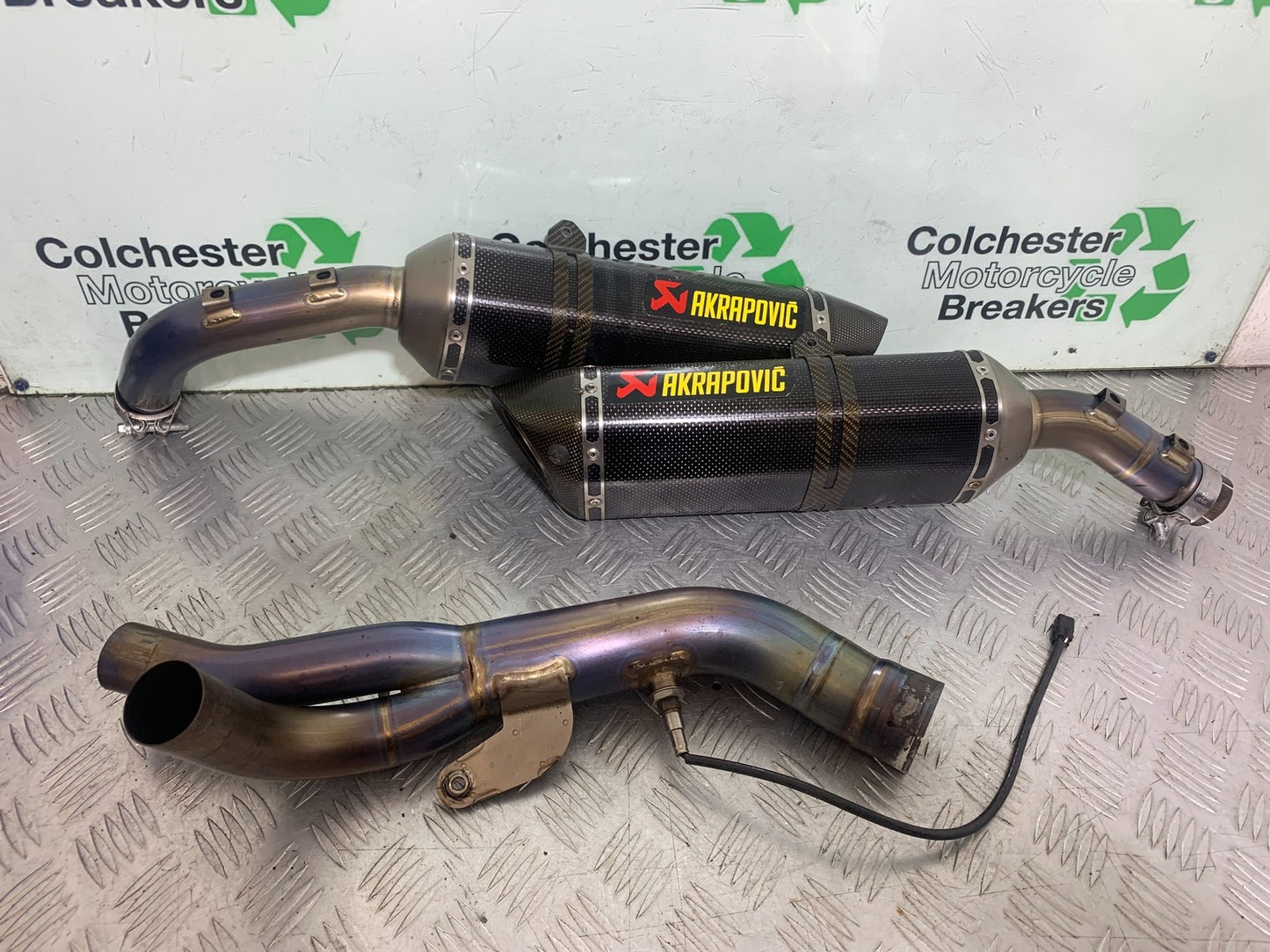 YAMAHA YZF R1 14 B BIG BANG AKRAPOVIC CARBON CANS   2009-14 (CMB1175)