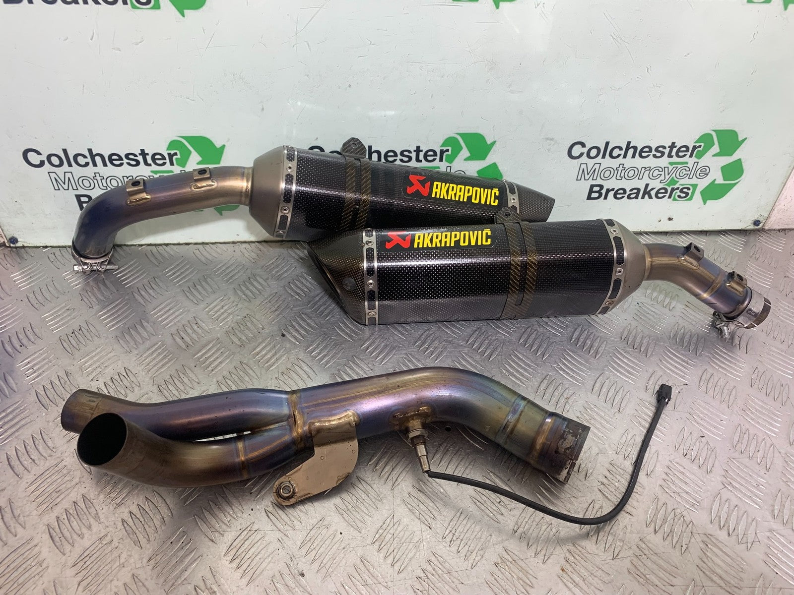 YAMAHA YZF R1 14 B BIG BANG AKRAPOVIC CARBON CANS   2009-14 (CMB1175)