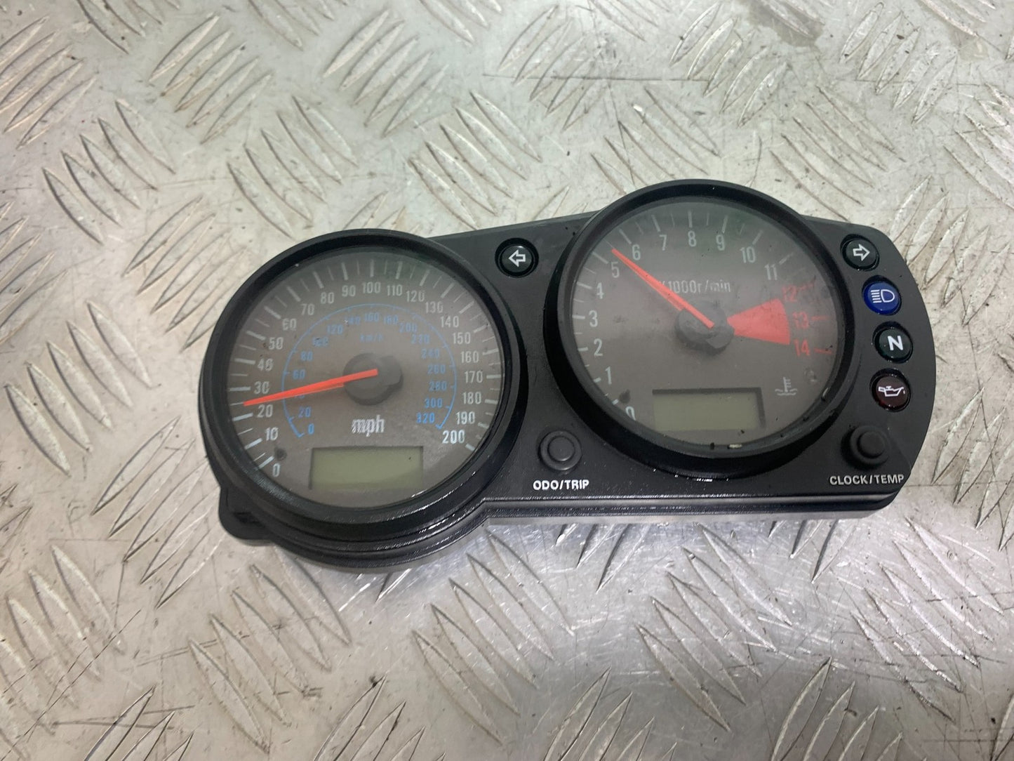 KAWASAKI ZX9R ZX9 E1 CLOCKS SPEEDO DASH  YEAR 2000-01 (CMB1171)