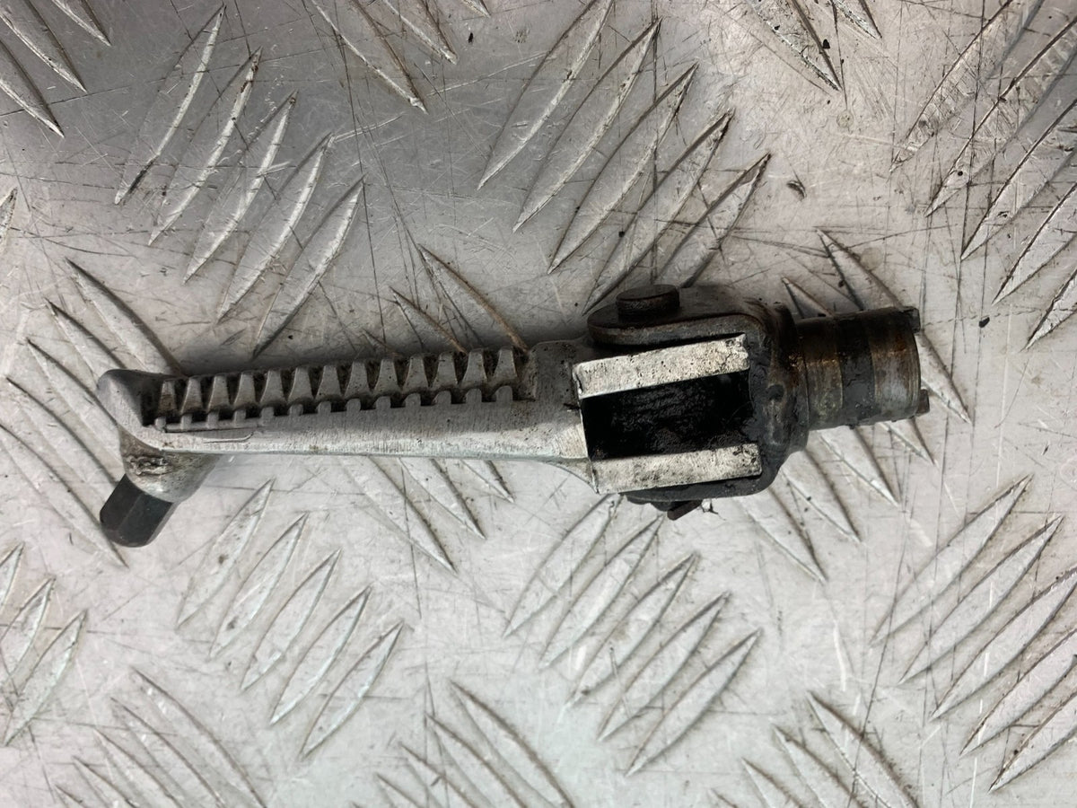 SUZUKI GSXR600 GSXR 600 SRAD FRONT RIGHT FOOTPEG   YEAR 1997-2000 (CMB1276)