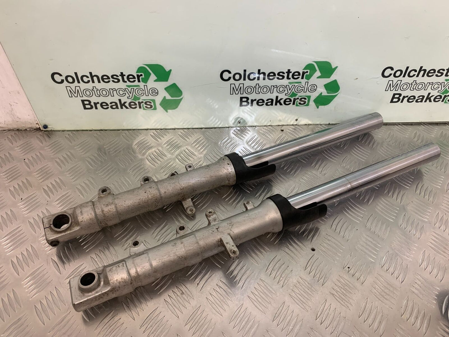 YAMAHA FZ6 FAZER FORKS   YEAR 2004-2007  (STOCK 955)