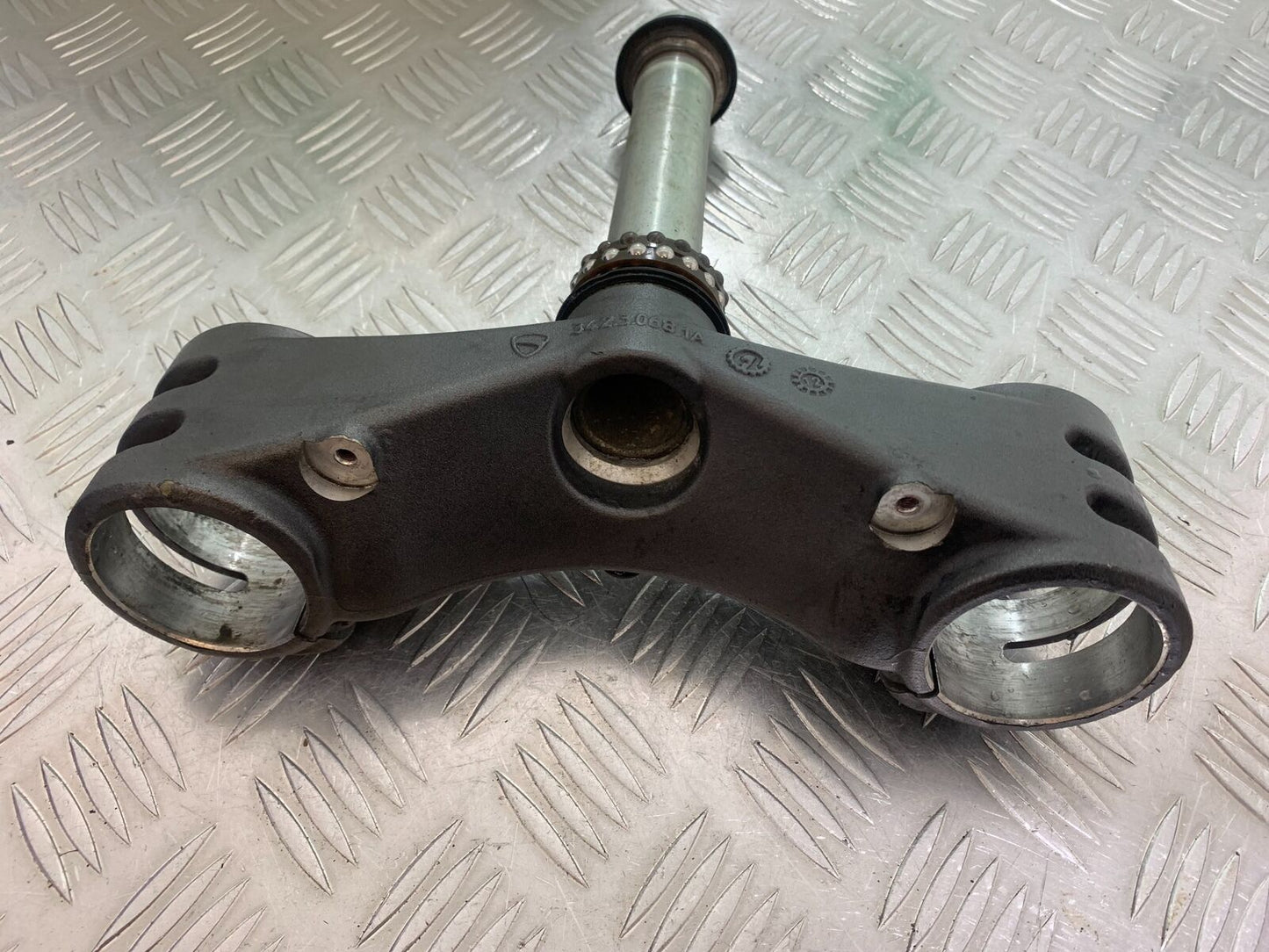 DUCATI 1199 PANIGALE BOTTOM YOKE  YEAR 2012-2014 (CMB1047)