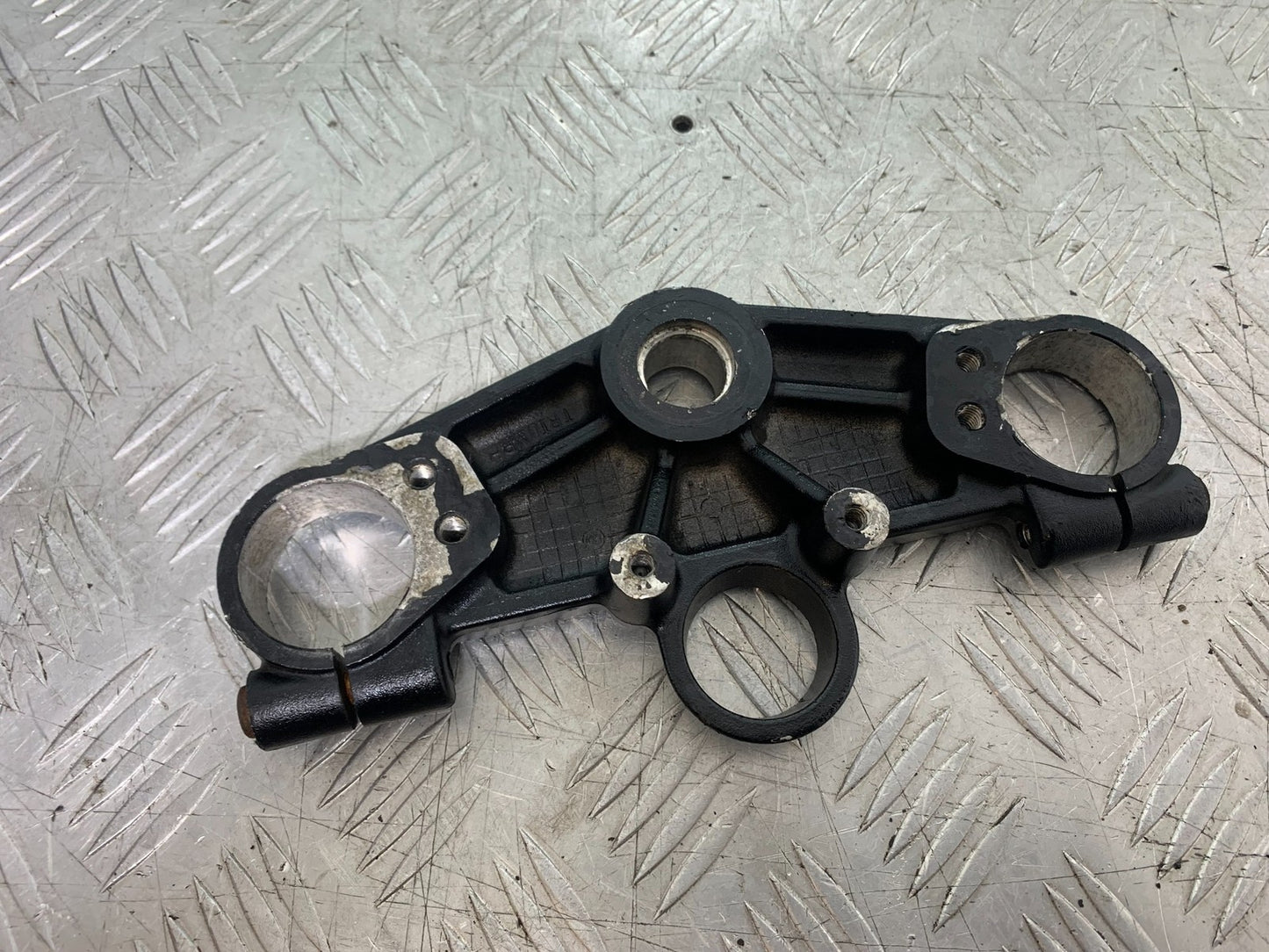 TRIUMPH TROPHY 900 TOP YOKE  YEAR 1991-95 (CMB1251)
