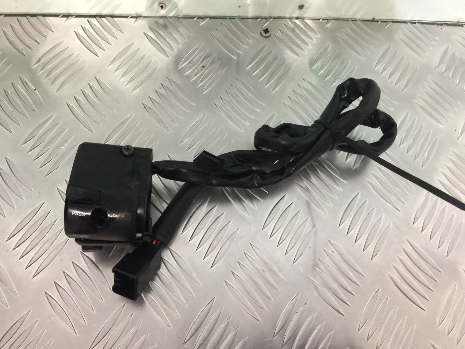 KAWASAKI VN 650 VULCAN LEFT SWITCH GEAR   YEAR 2017-2021 (STOCK 924)