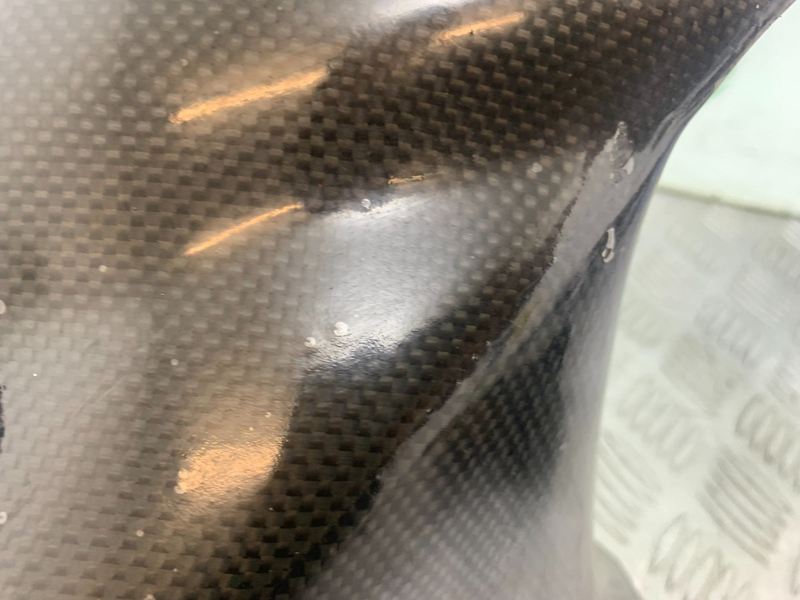 DUCATI 996 SPS 748 916 998 CARBON FRONT MUDGUARD   1999-2000 (CMB1209)