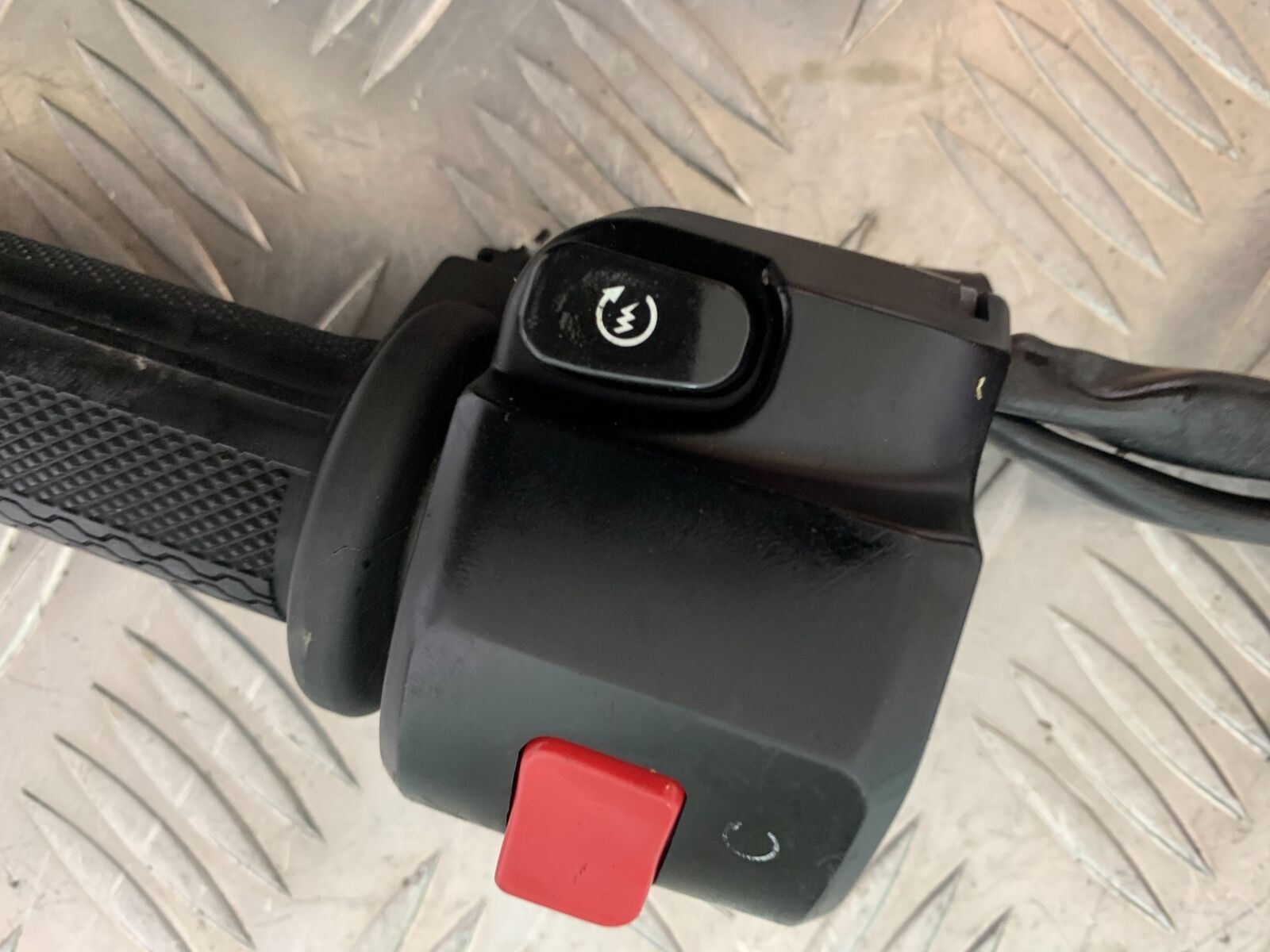 KAWASAKI NINJA 650 RIGHT SWITCH GEAR  YEAR 2017-2019 (CMB1018)