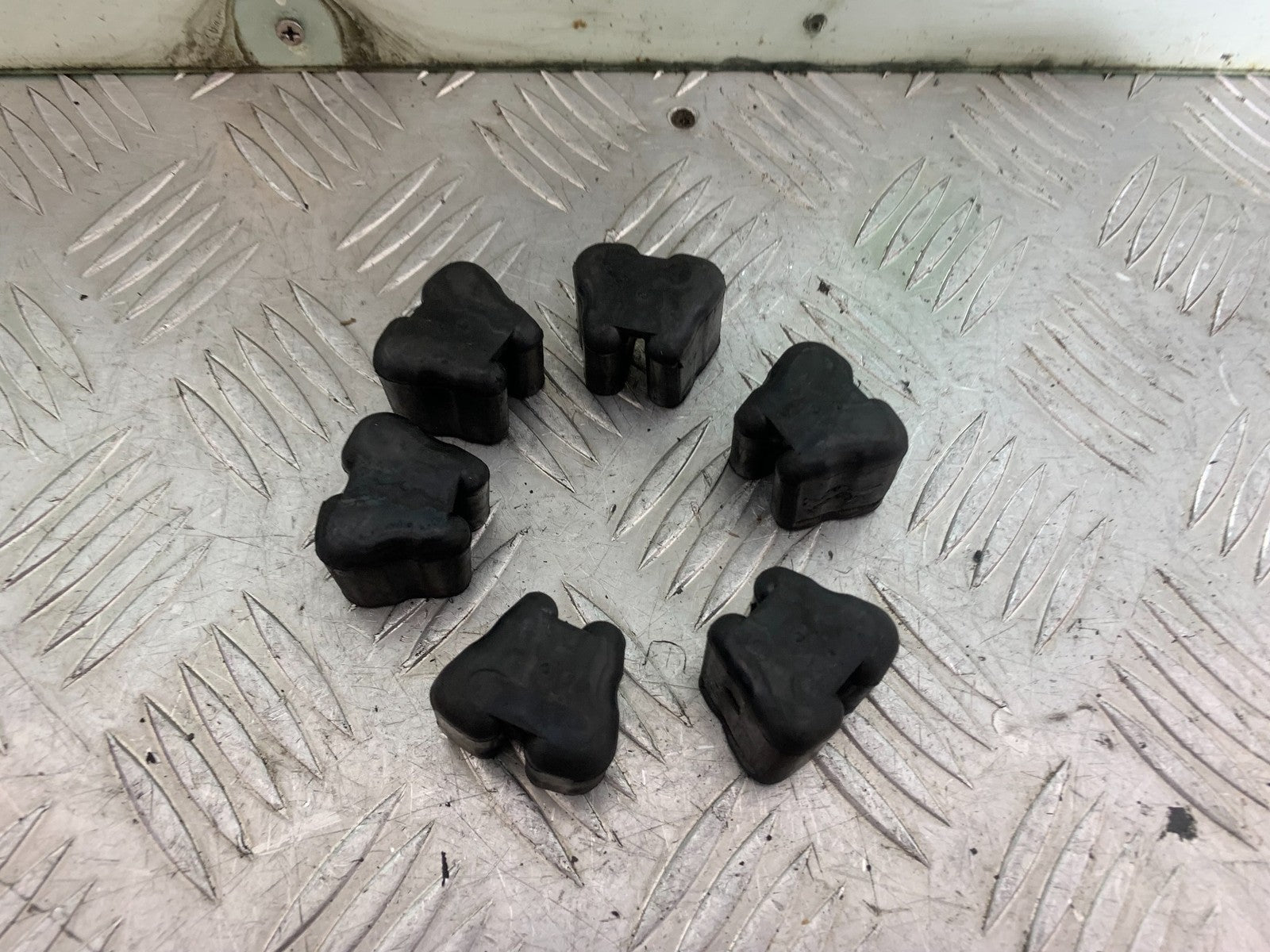 KTM 690 DUKE R LC4 CUSH DRIVER RUBBERS YEAR 2012-2015  (CMB1180)