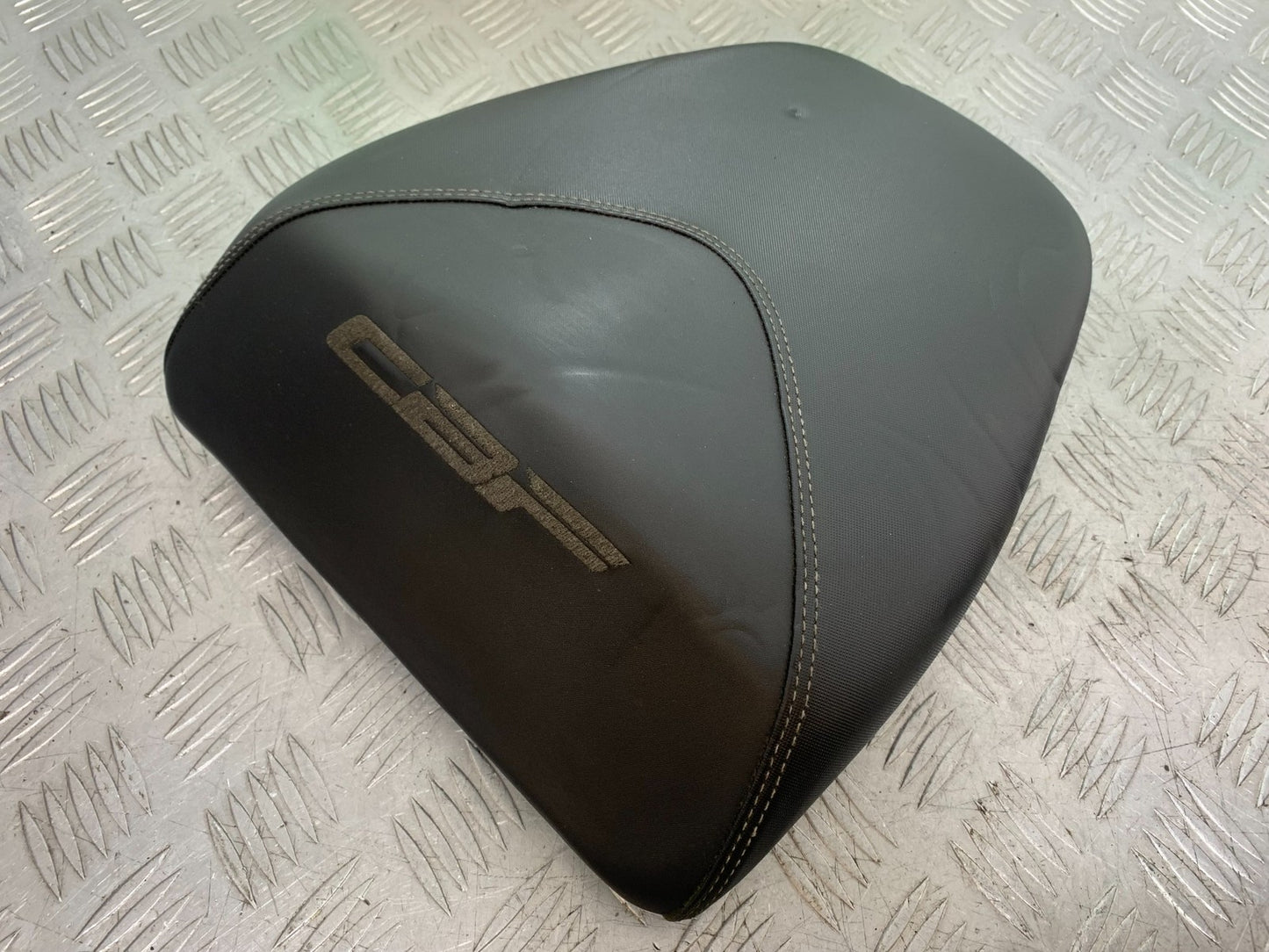 HONDA CBF600 CBF 600 REAR SEAT   YEAR 2004-07  (CMB1305)