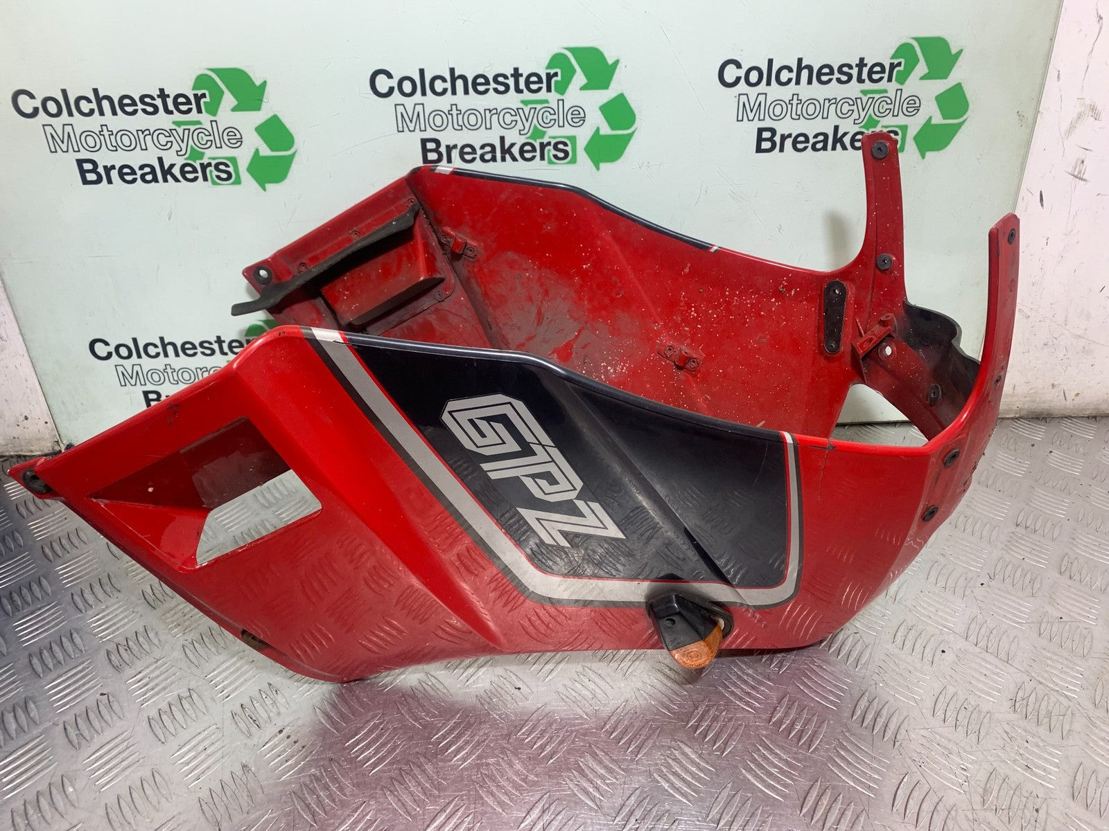 KAWASAKI GPZ600 GPZ 600 TOP FAIRING   YEAR 1988-90 (CMB1258)