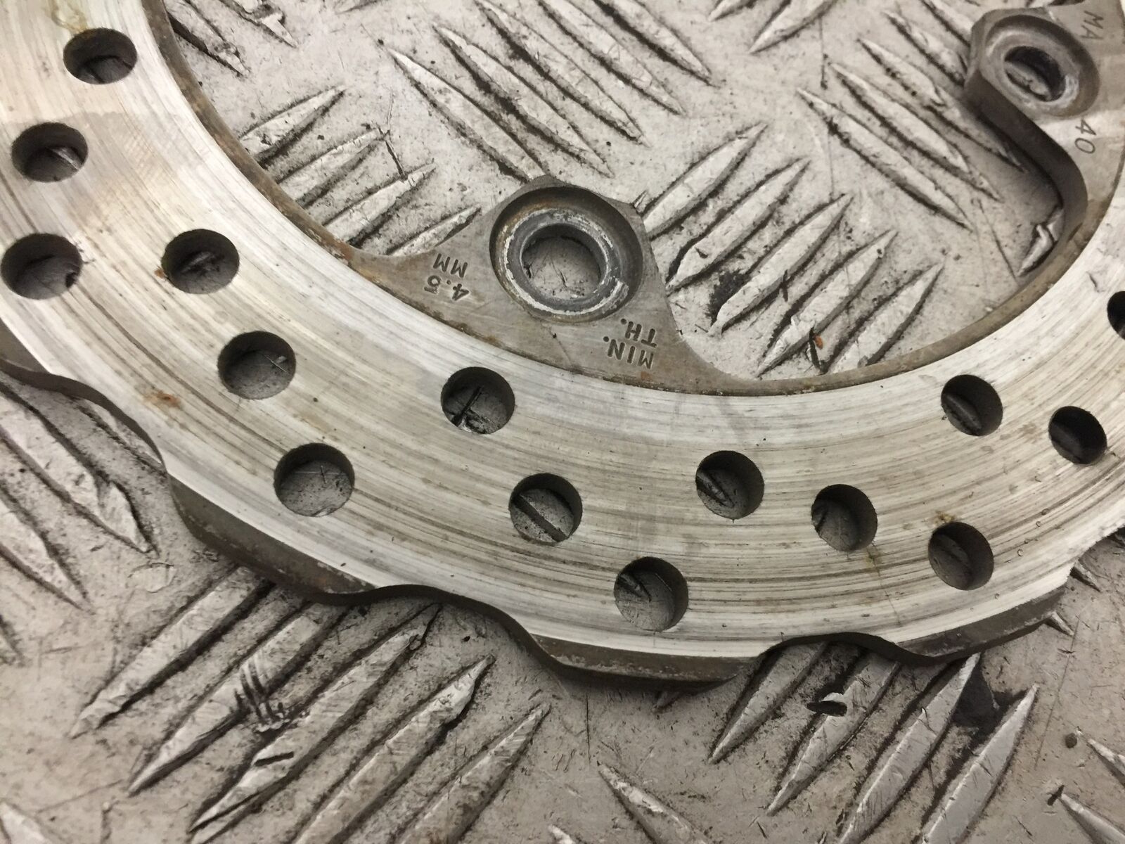 KAWASAKI ZX6R 1 X REAR BRAKE DISC   YEAR 2009-2012  (STOCK 897)