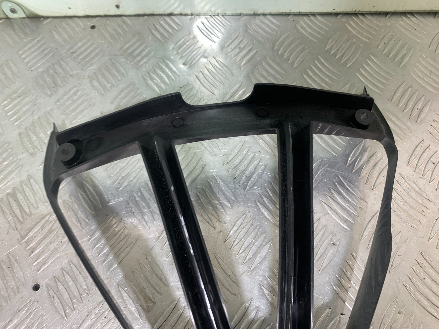YAMAHA YZF R1 FAIRING V-PIECE YEAR 2004-2006 (CMB1155)