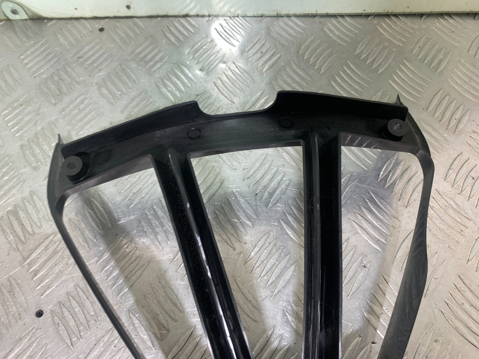 YAMAHA YZF R1 FAIRING V-PIECE YEAR 2004-2006 (CMB1155)
