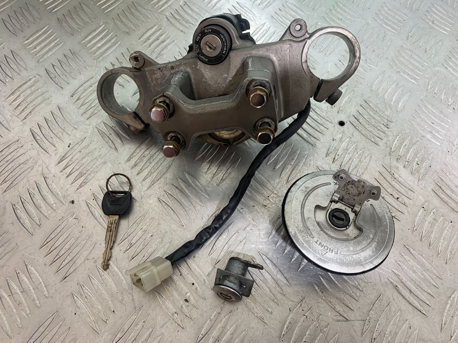 HONDA CB600 CB 600 HORNET LOCKS AND KEY  YEAR 1998 -2002 (CMB1126)