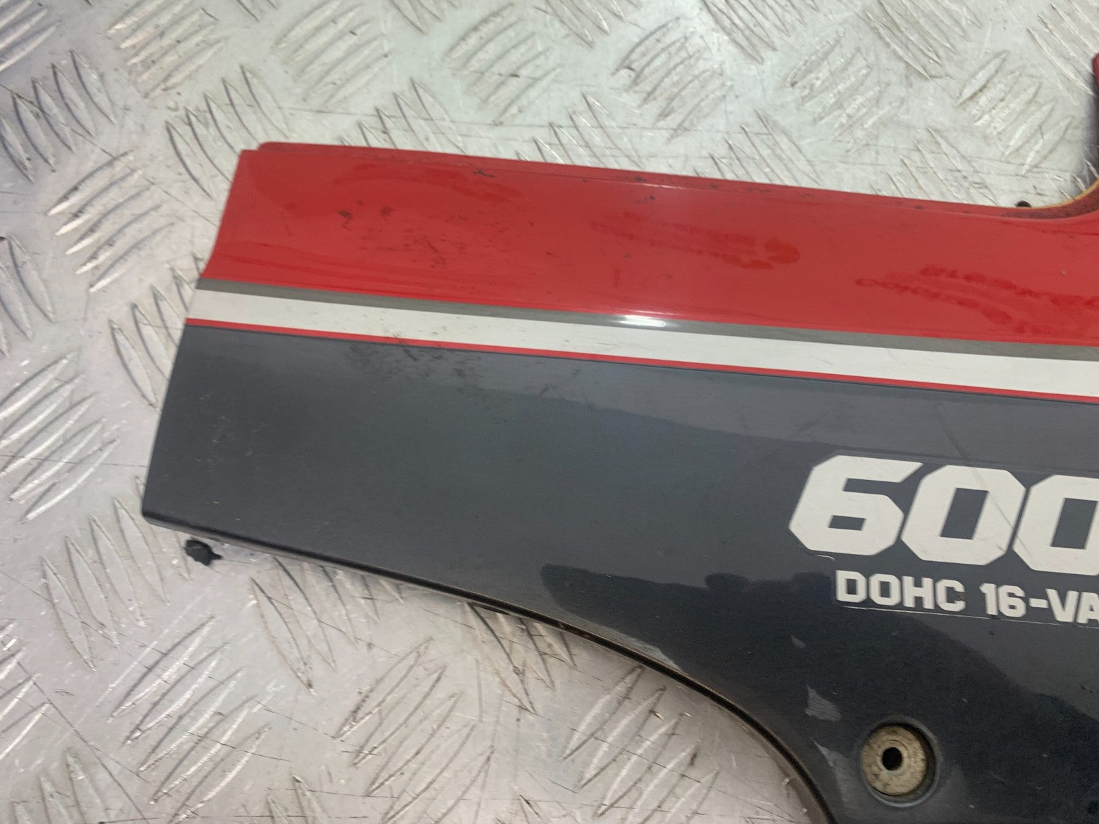 KAWASAKI GPZ600 GPZ 600 RIGHT SEAT PANEL YEAR 1988-90  (CMB1258)