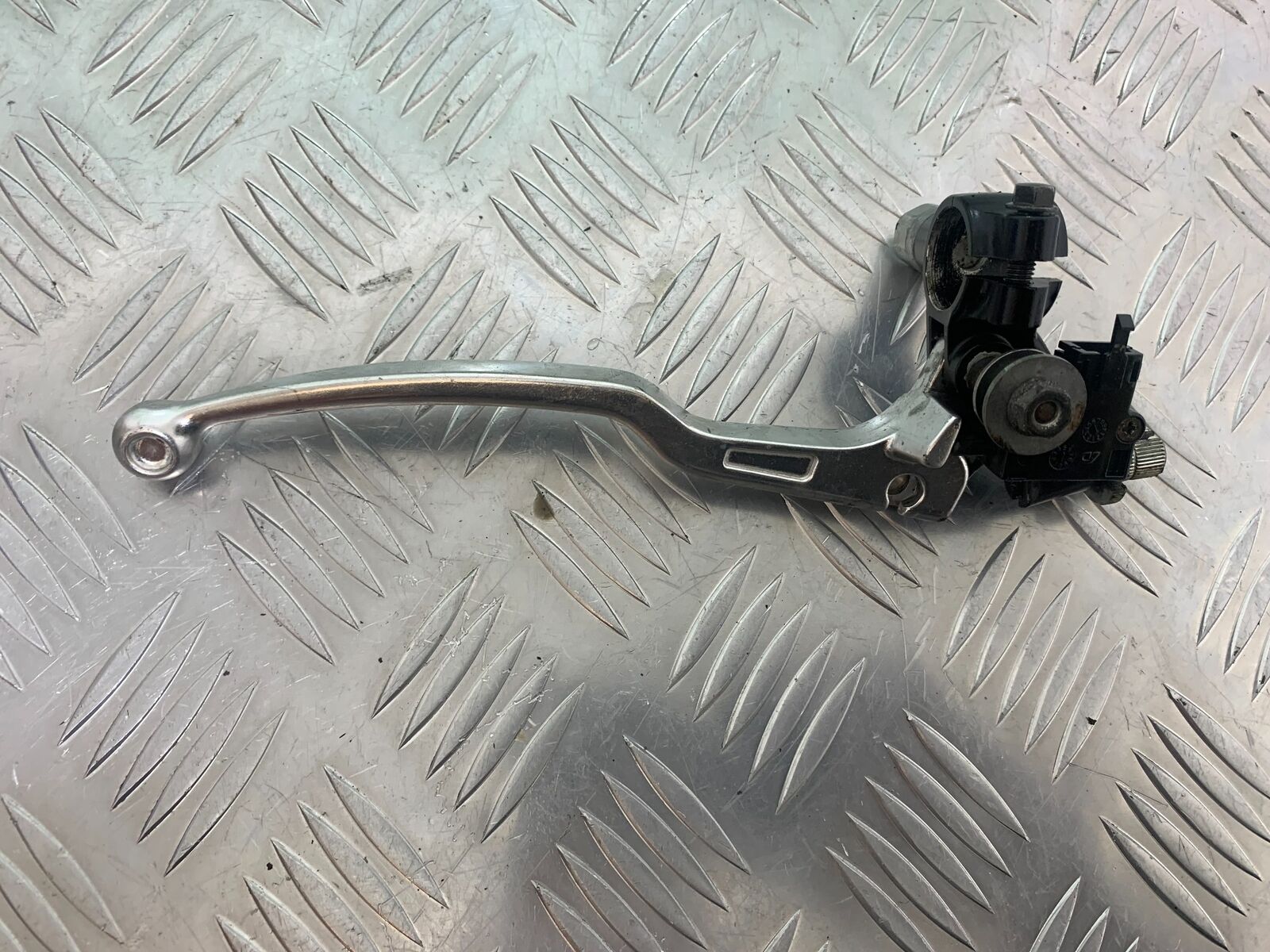 SUZUKI DL 650 V-STROM CLUTCH LEVER AND BRACKET  YEAR 2016 (STOCK 996)