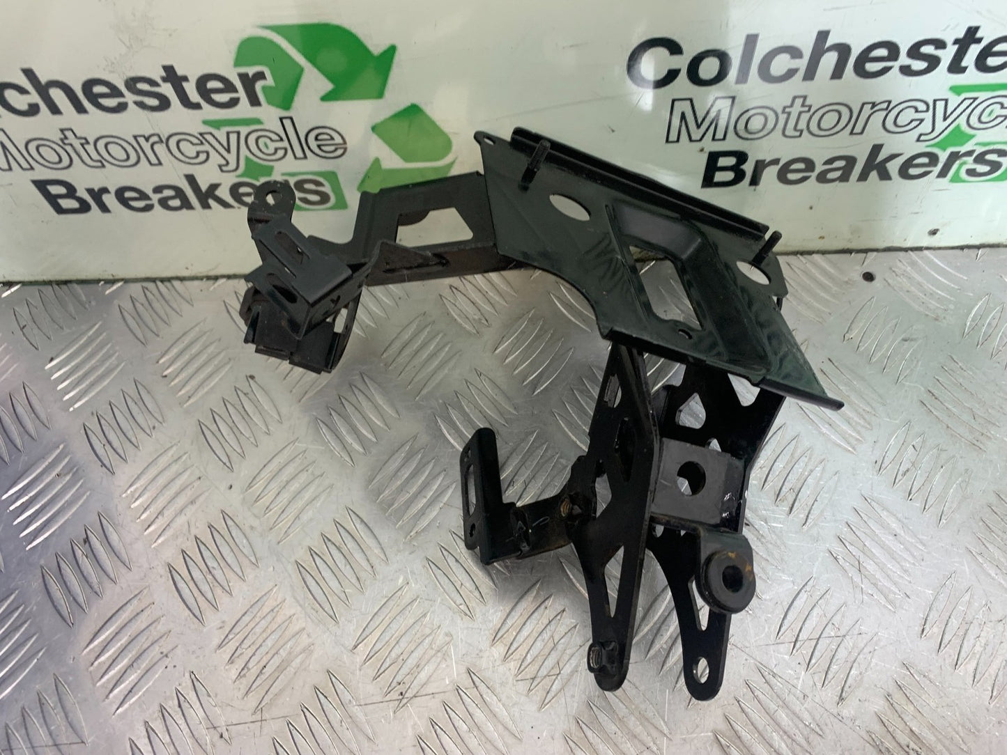 YAMAHA XMAX 300 FAIRING BRACKET   YEAR 2017-2020 (CMB1218)