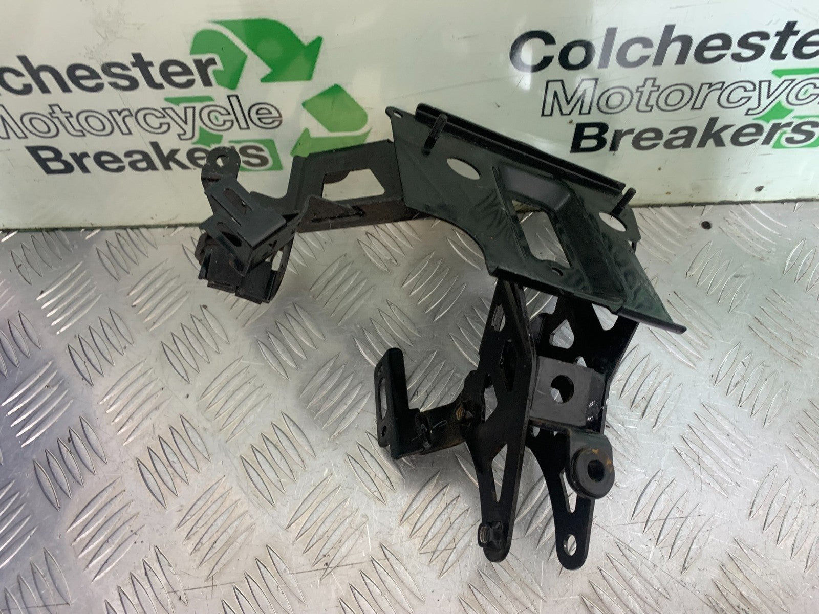 YAMAHA XMAX 300 FAIRING BRACKET   YEAR 2017-2020 (CMB1218)