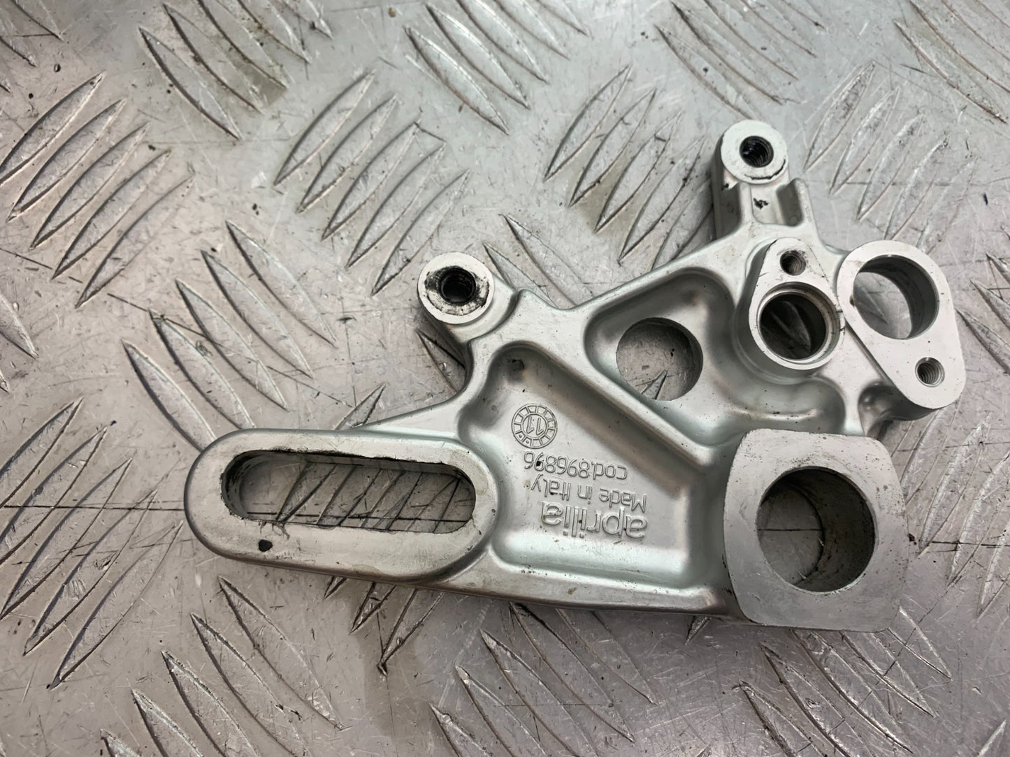 APRILIA TUONO 1000 V4R REAR CALIPER BRACKET  YEAR 2011-13  (CMB1331)