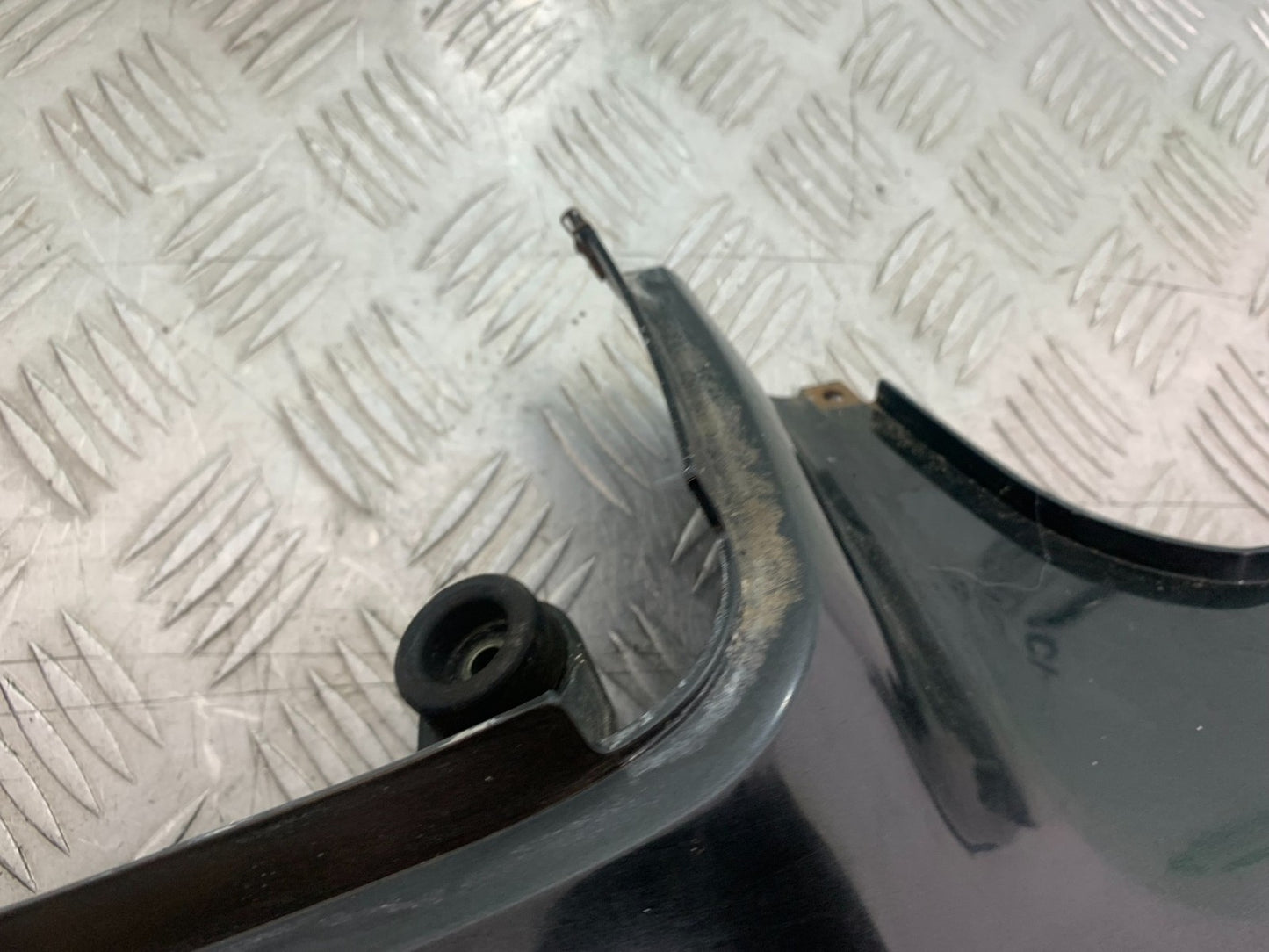 SUZUKI SV650 SV 650 mk1 RIGHT SEAT PANEL YEAR 1999-2002 (CMB1208)