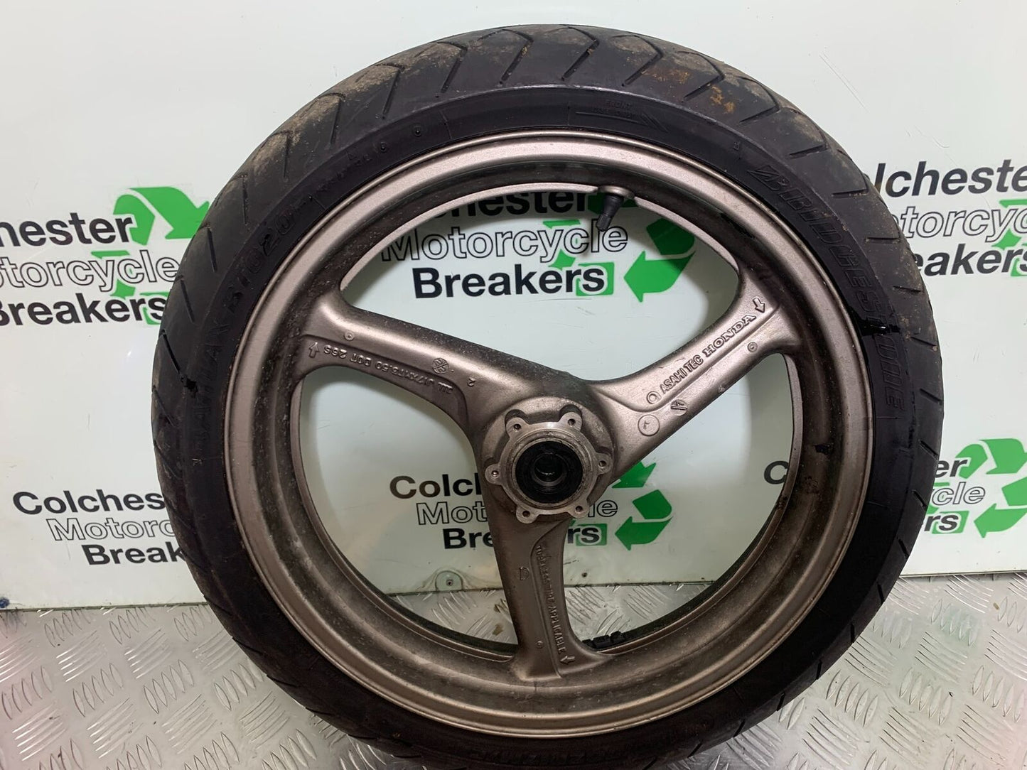HONDA CBR1100 BLACKBIRD FRONT WHEEL  YEAR 1999-2005  (CMB1103)