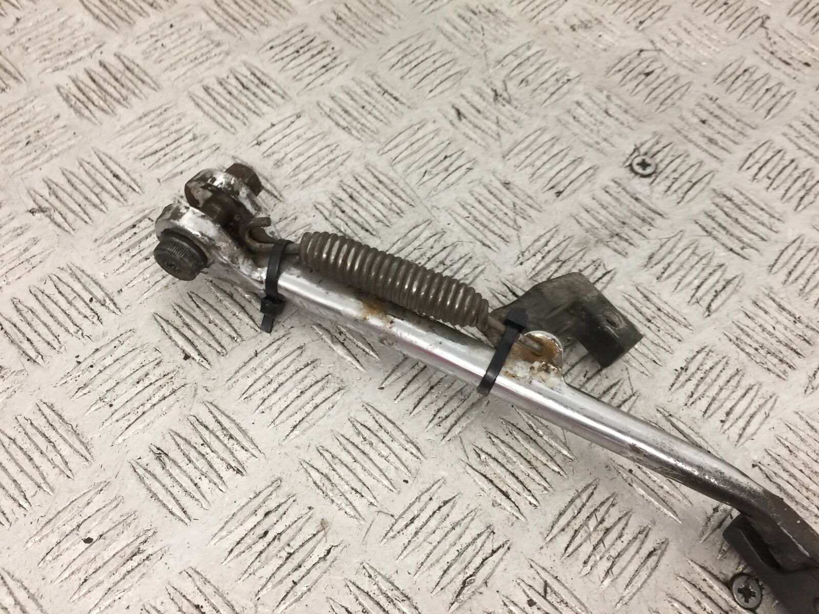VICTORY V92 C SIDE STAND YEAR 2004 (STOCK 765)