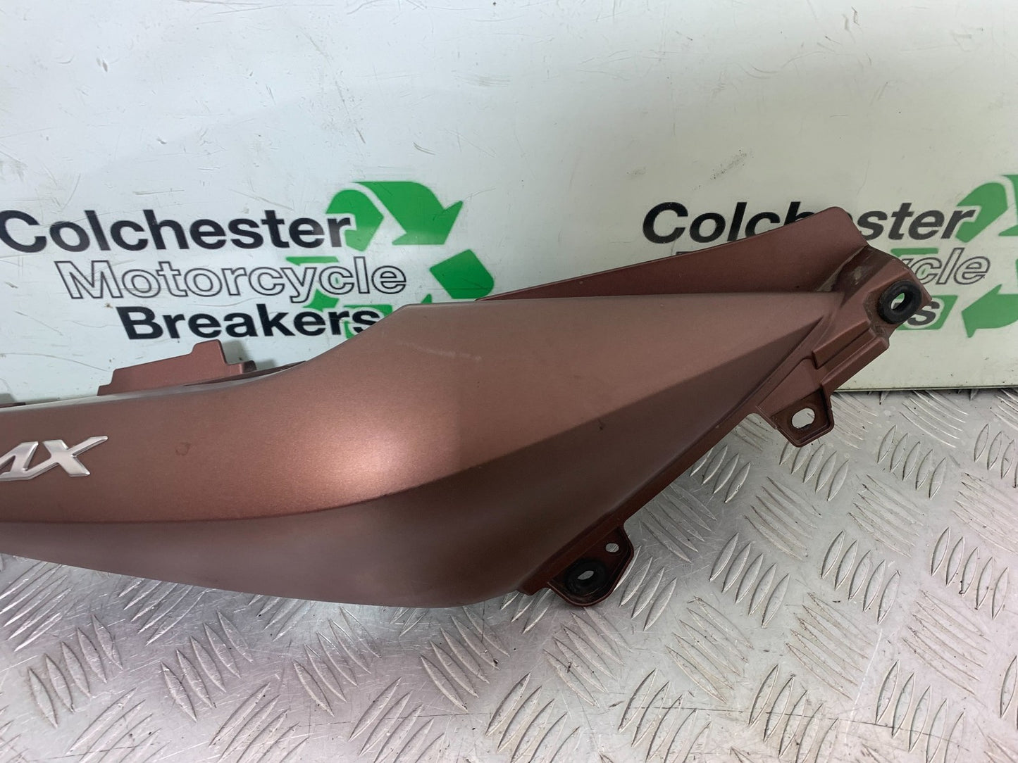 YAMAHA XMAX 300 RIGHT SEAT PANEL  YEAR 2017-2020 (CMB1218)