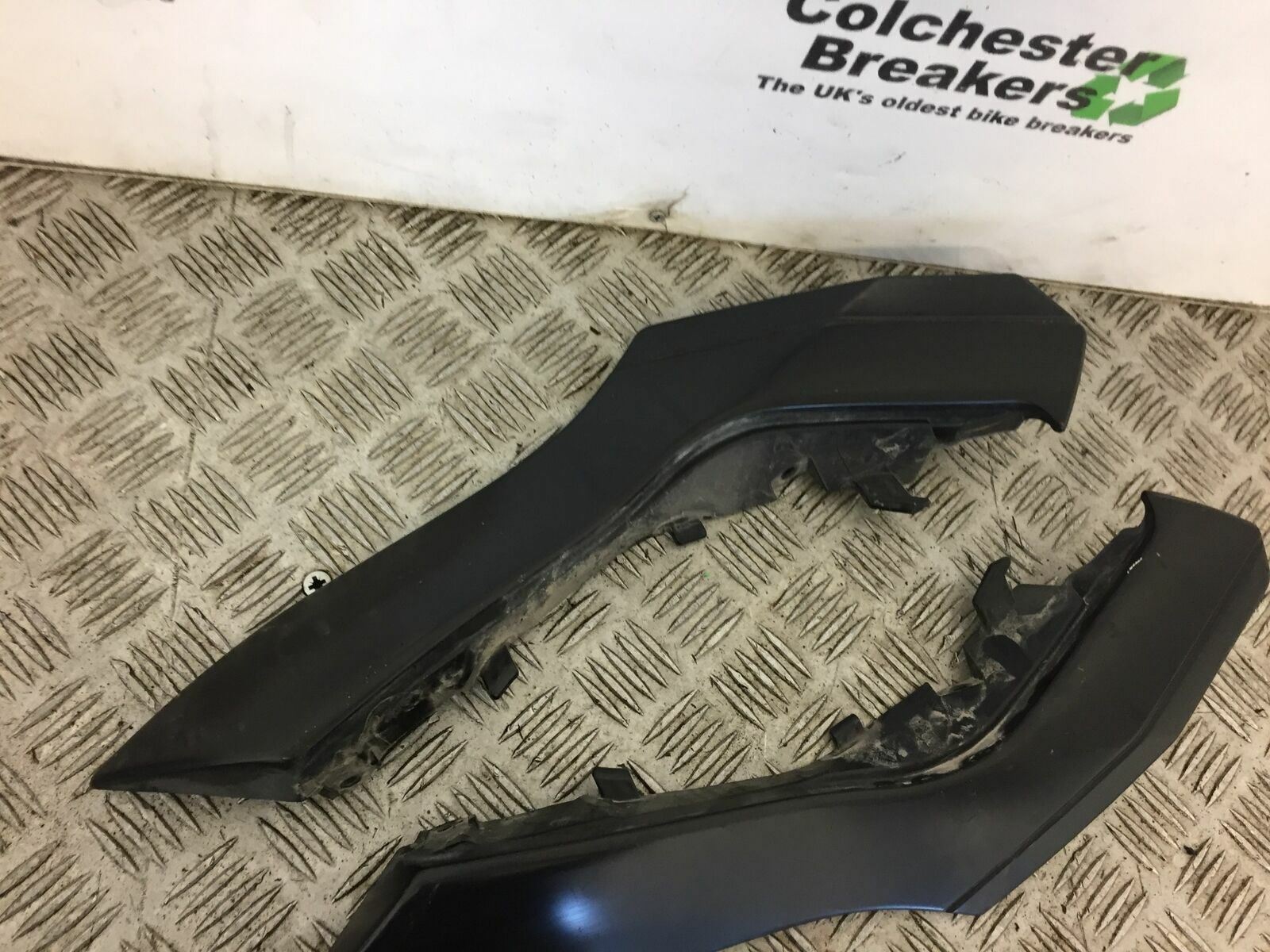 KAWASAKI ER6  ER6F ER 650 LEFT AND RIGHT SEAT PANELS YEAR 2016 (ABS)