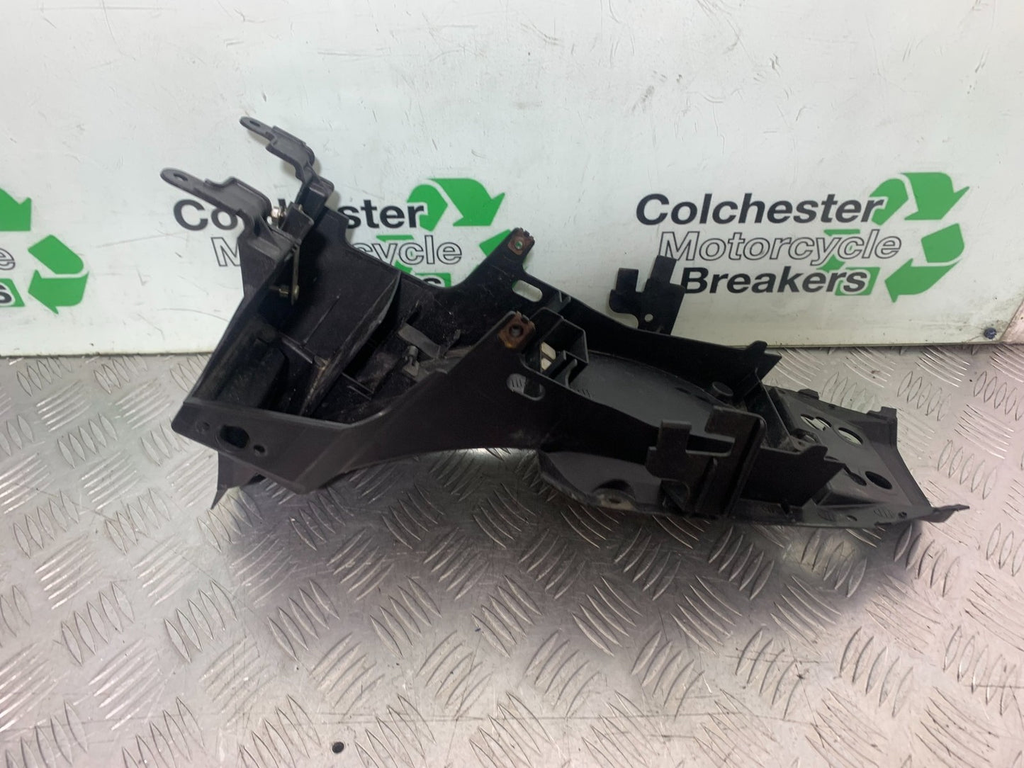 YAMAHA XJ6 XJ6-S UNDERTRAY YEAR 2009-2015  (CMB1212)