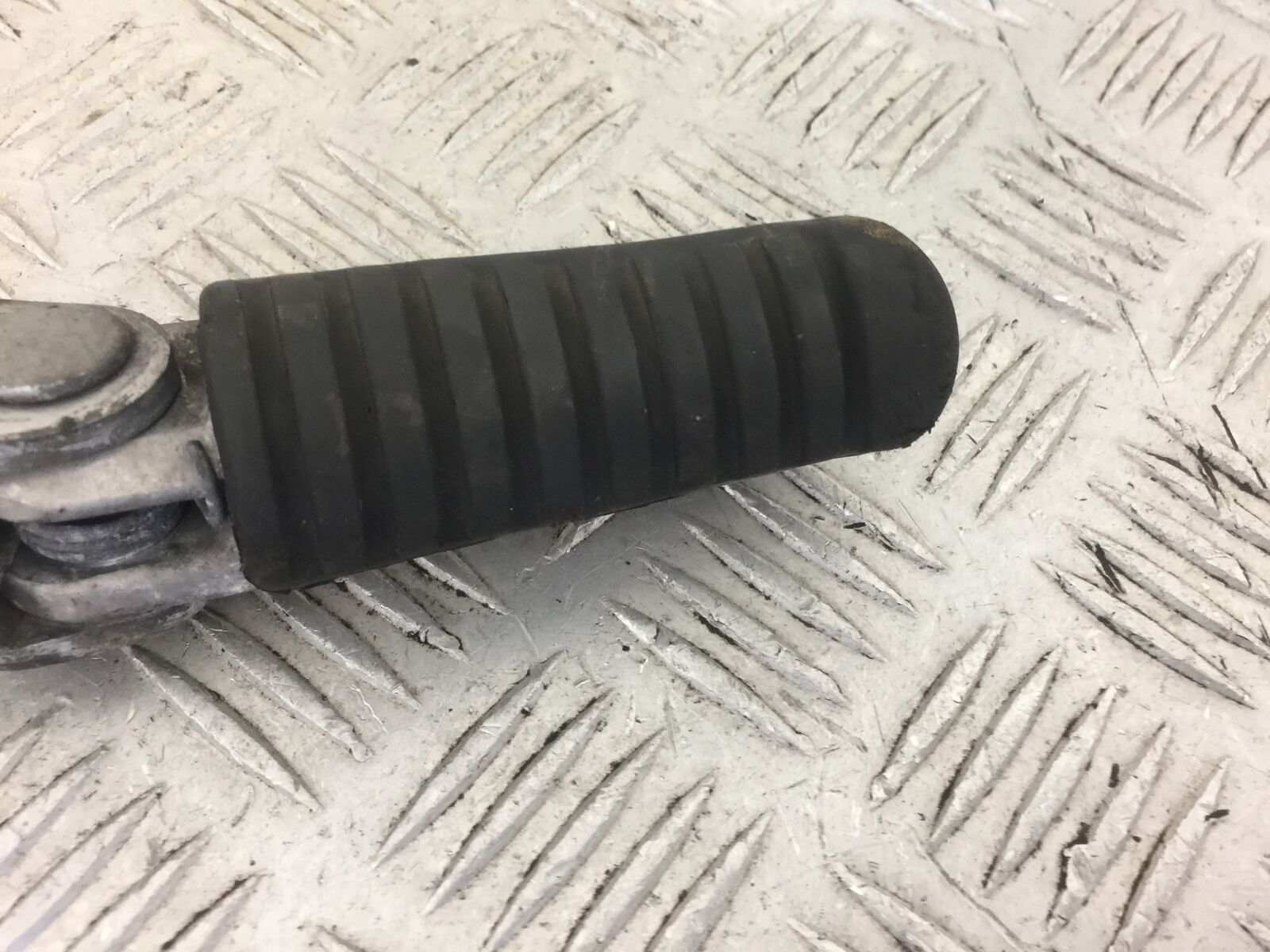 KAWASAKI ZX6R ZX6 J FRONT RIGHT PEG  YEAR 2000  (STOCK 456)