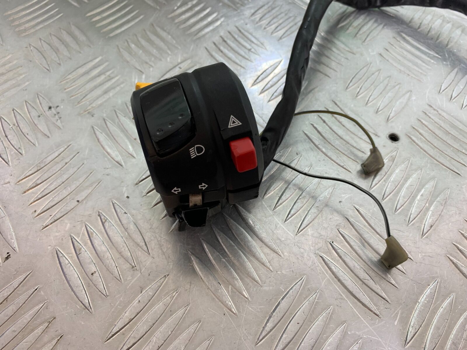 SUZUKI GSX1250 GSX 1250 LEFT SWITCH GEAR YEAR 2013-2016  (CMB1013)
