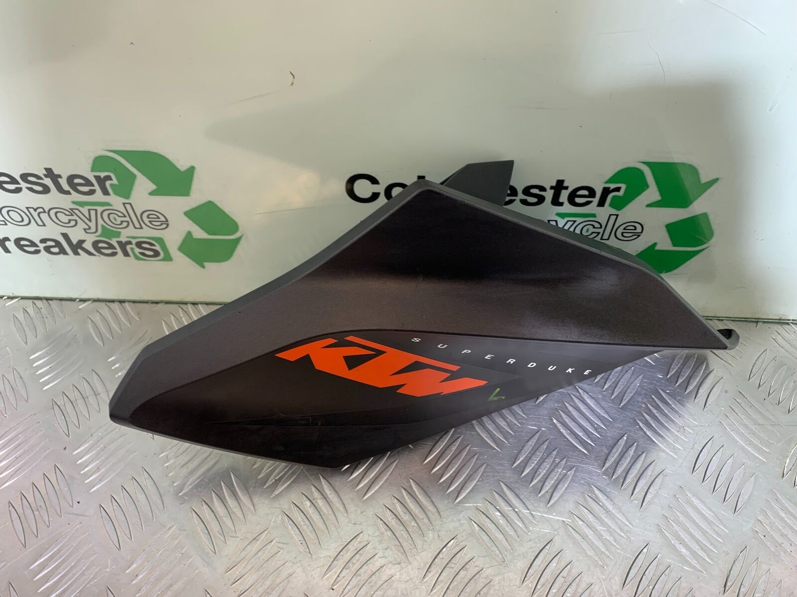 KTM 1290 SUPER DUKE LEFT TANK COWL  YEAR 2014-2016 (CMB1006)