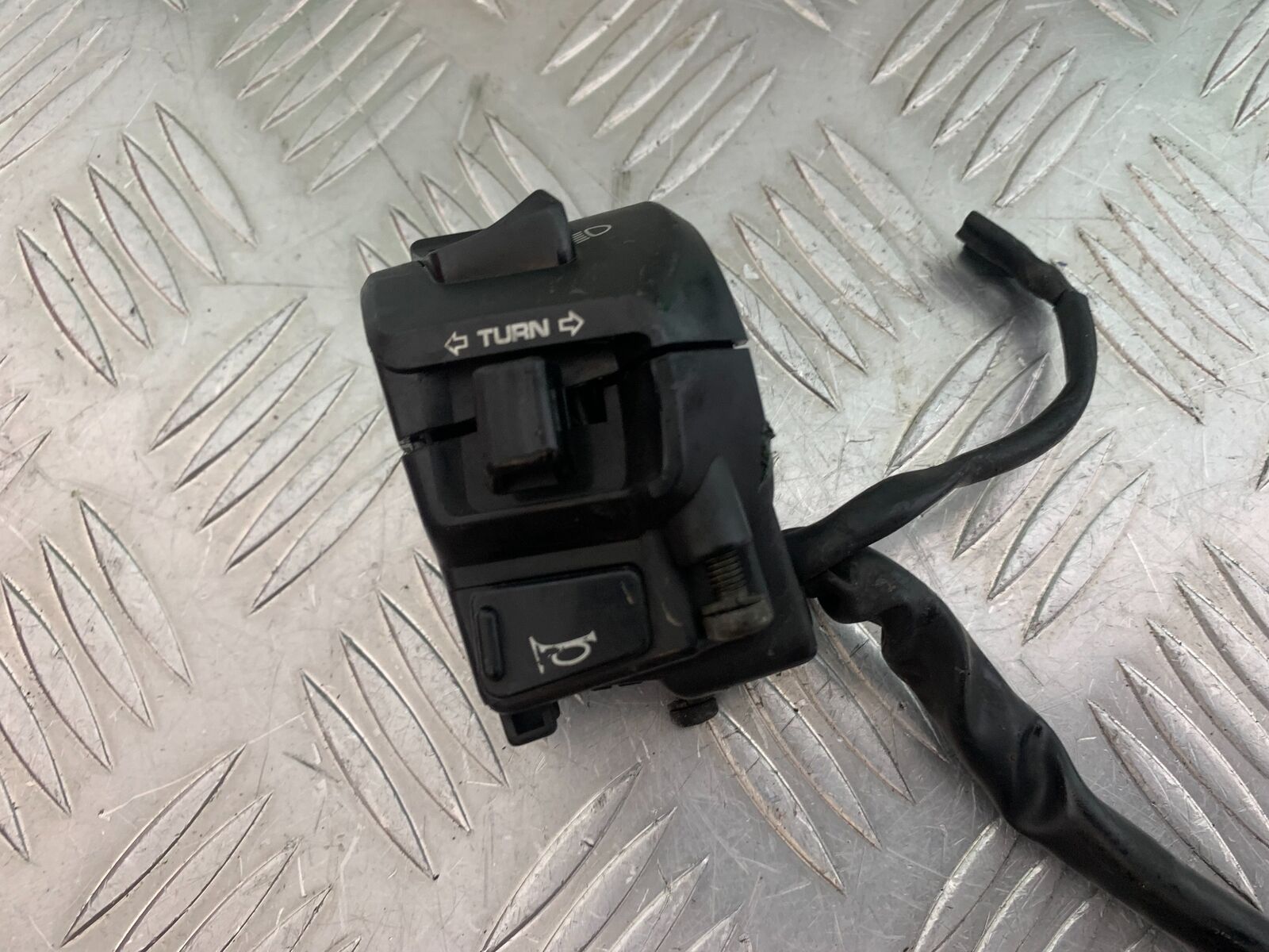 HONDA CBR1100 BLACKBIRD LEFT SWITCH GEAR  YEAR 1999-2005  (CMB1103)