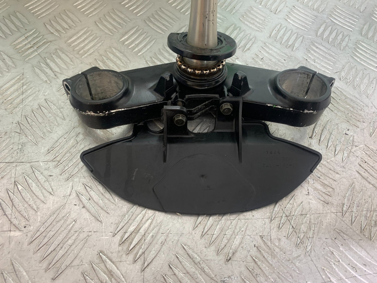 KAWASAKI ZX9R ZX9 E1  BOTTOM YOKE     YEAR 2000-01 (CMB1171)