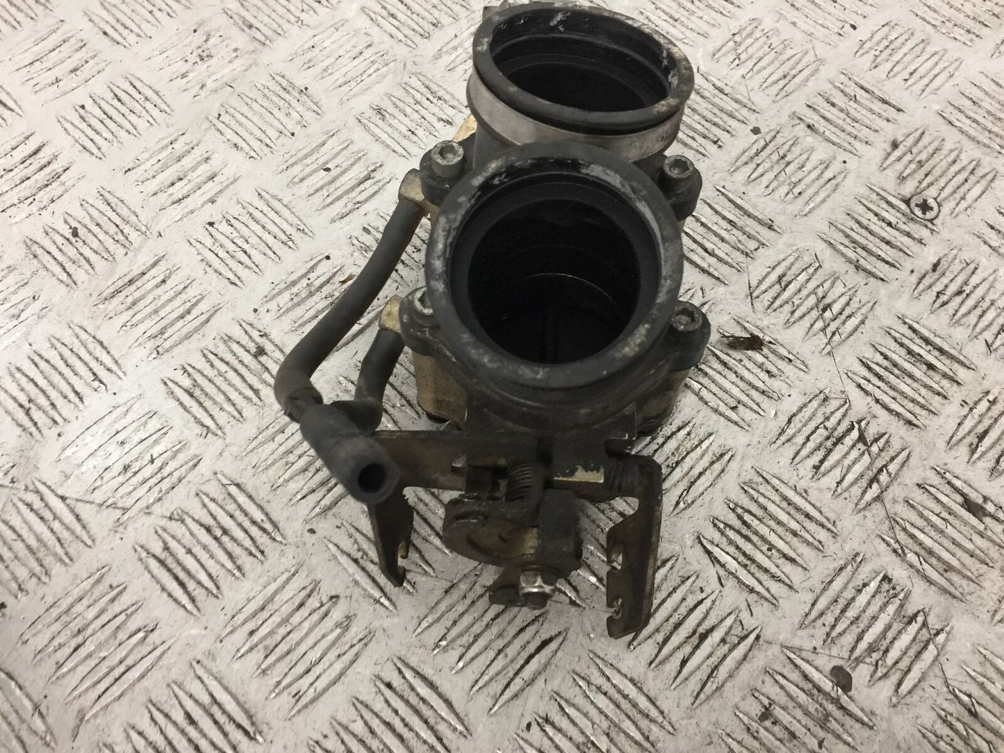 VICTORY V92 C THROTTLE BODIES  YEAR 2004 (STOCK 765)