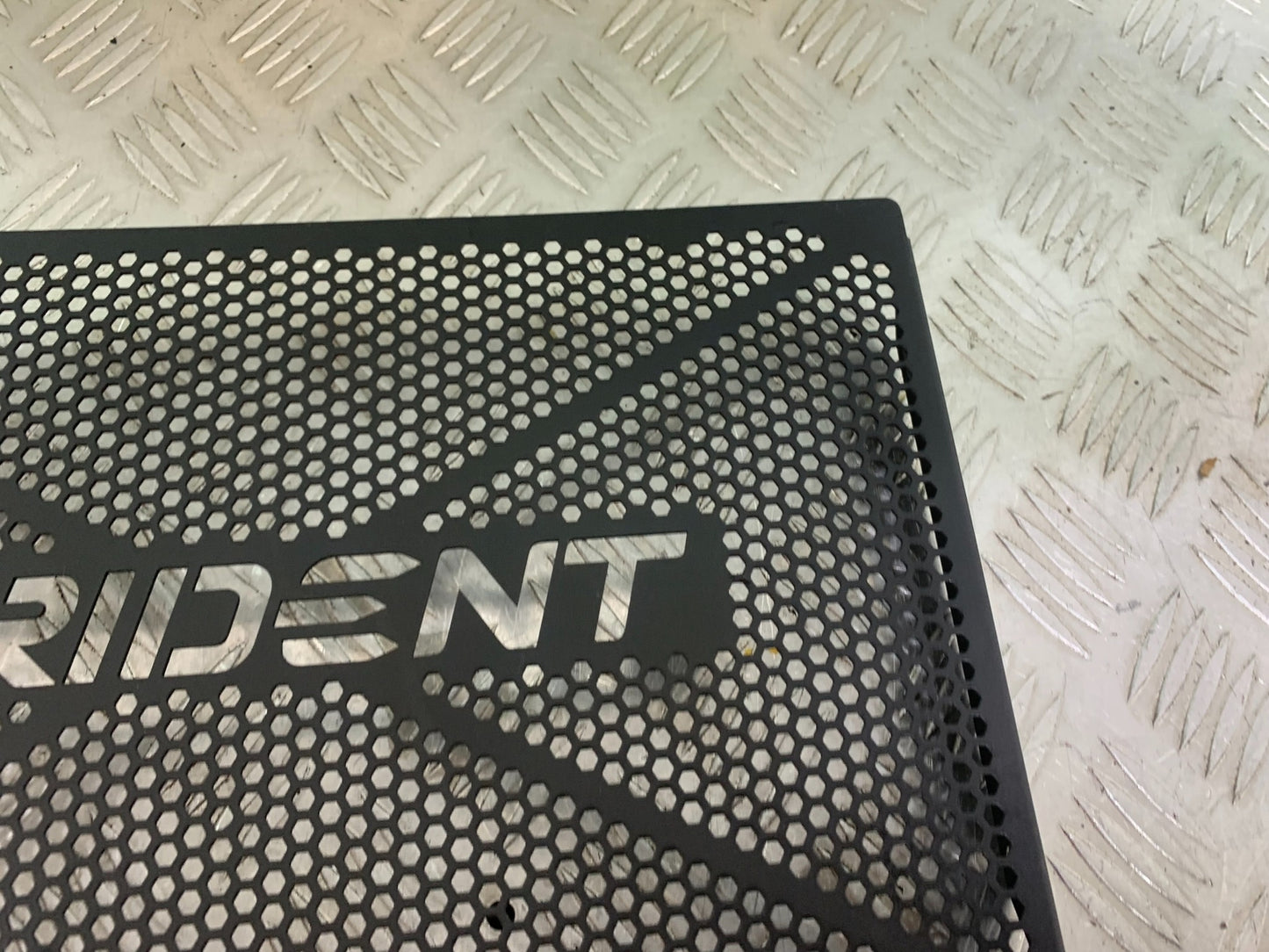 TRIUMPH TRIDENT 660 RADIATOR GRILL  YEAR 2021-2024 (CMB1148)