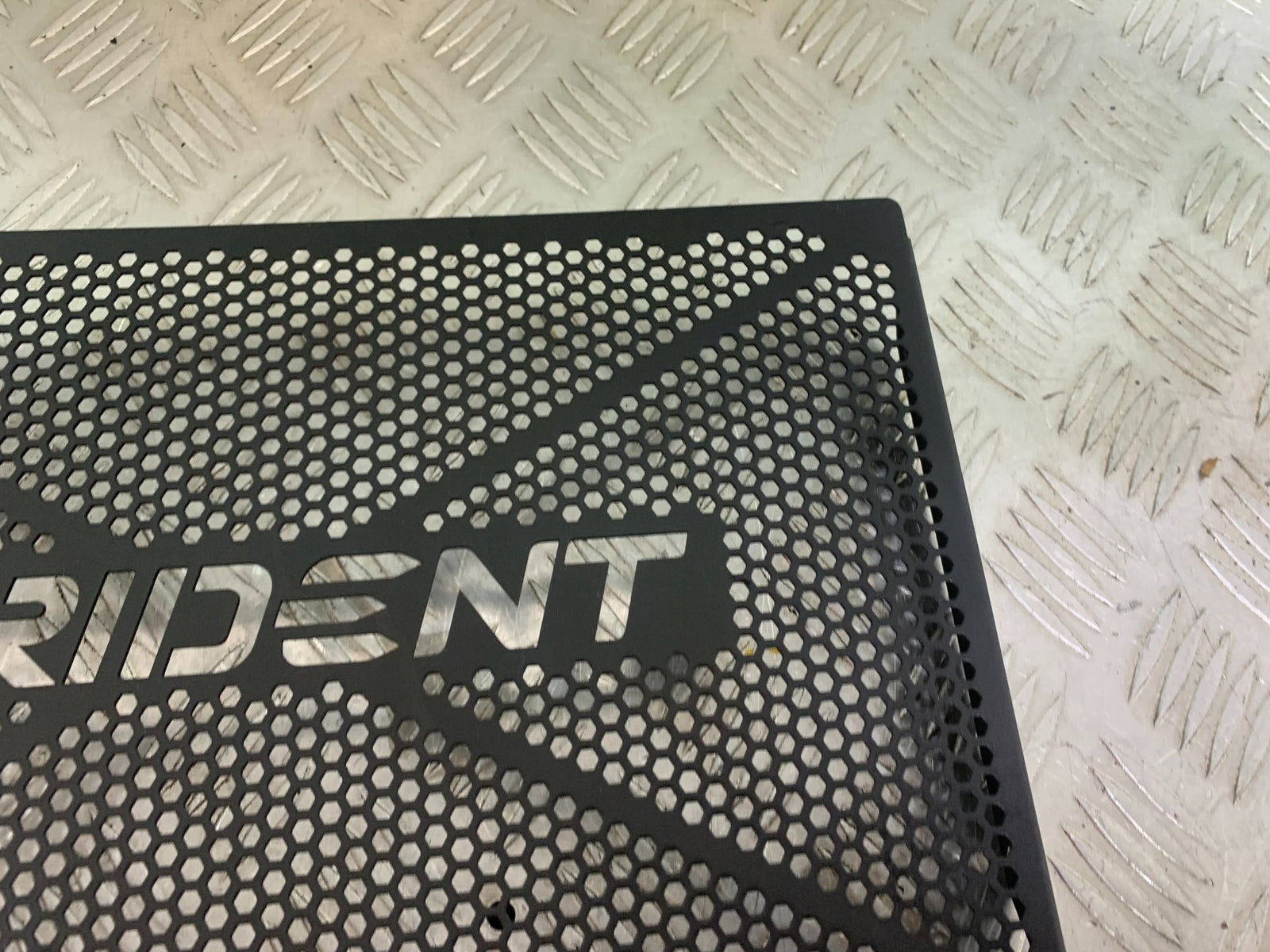 TRIUMPH TRIDENT 660 RADIATOR GRILL  YEAR 2021-2024 (CMB1148)