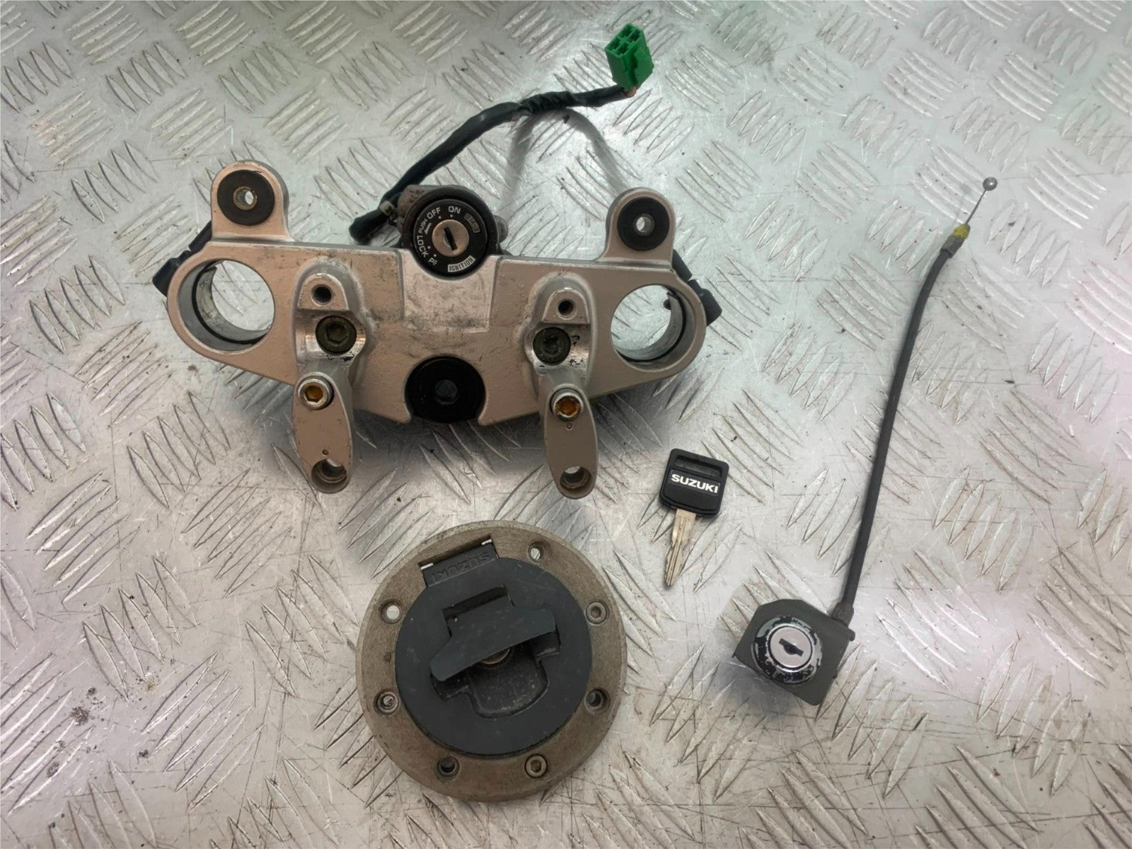 SUZUKI GS500 GS 500 LOCKS AND KEY  YEAR 2001-2008 (CMB1254)