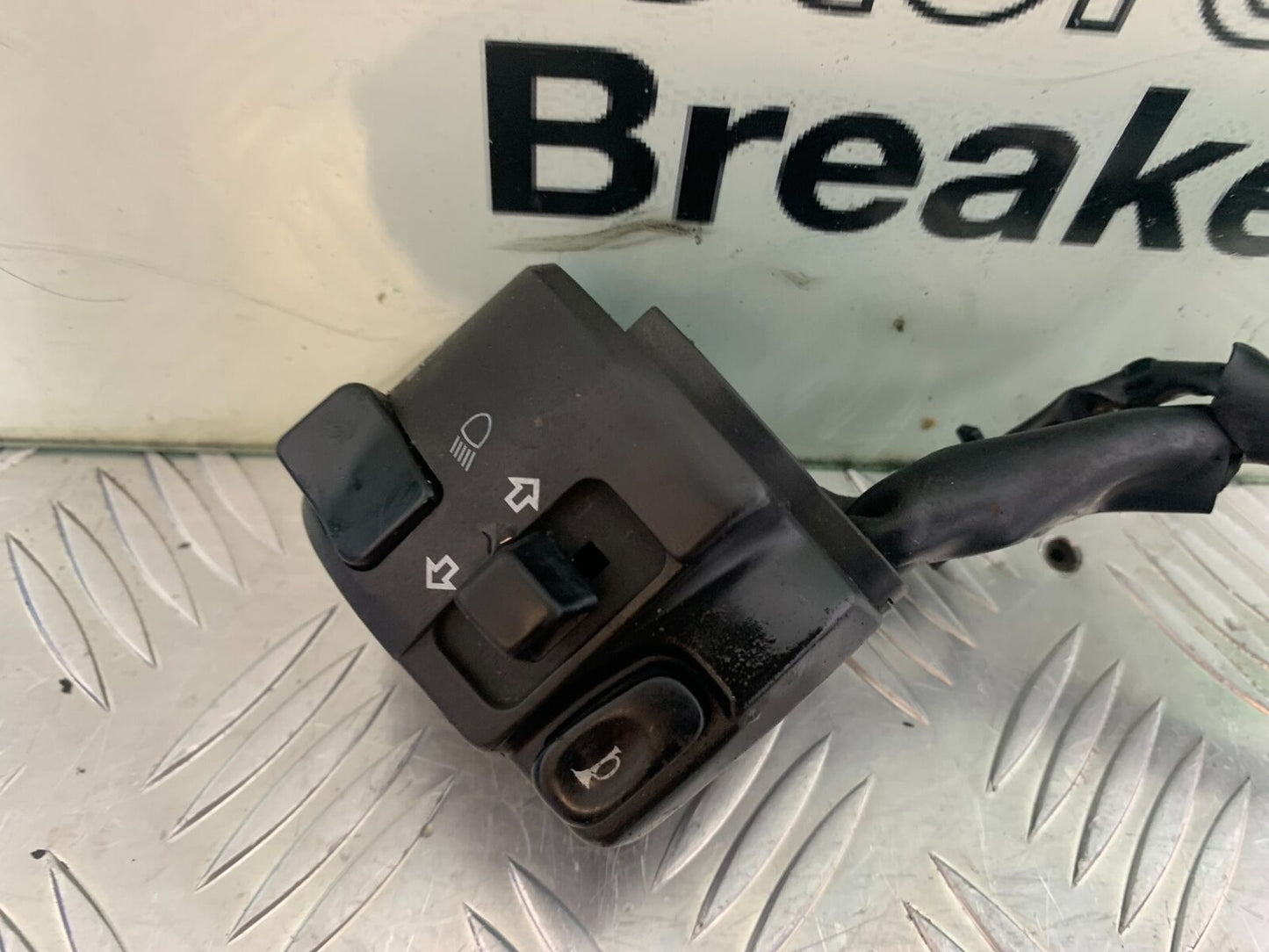 YAMAHA XJR1300 XJR 1300 LEFT SWITCH GEAR  YEAR 1999-2003 (CMB1055)