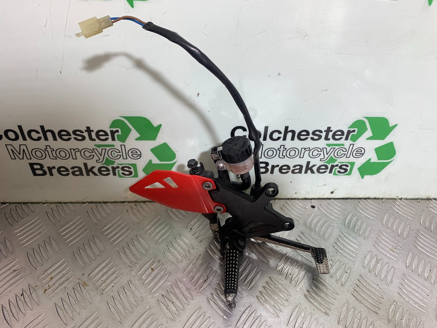 KAWASAKI ZX10R ZX 10R FRONT RIGHT HANGER  YEAR 2011-2015 (CMB1154)