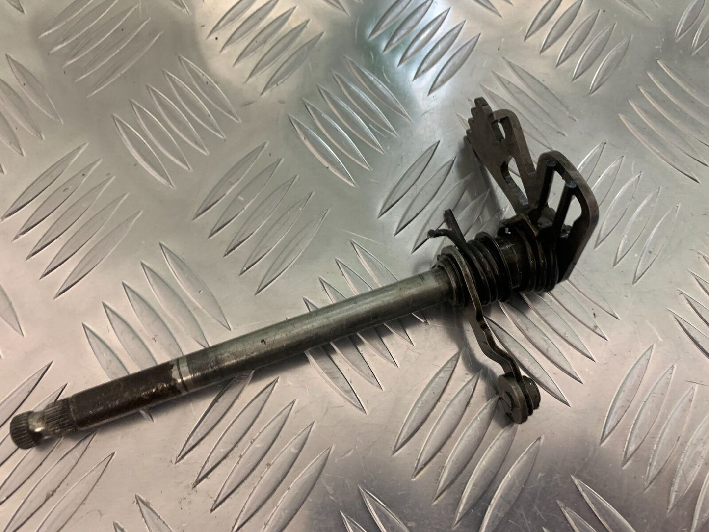 YAMAHA XT250 XT 250 GEAR SHAFT  YEAR 1980-1982  (STOCK 944)